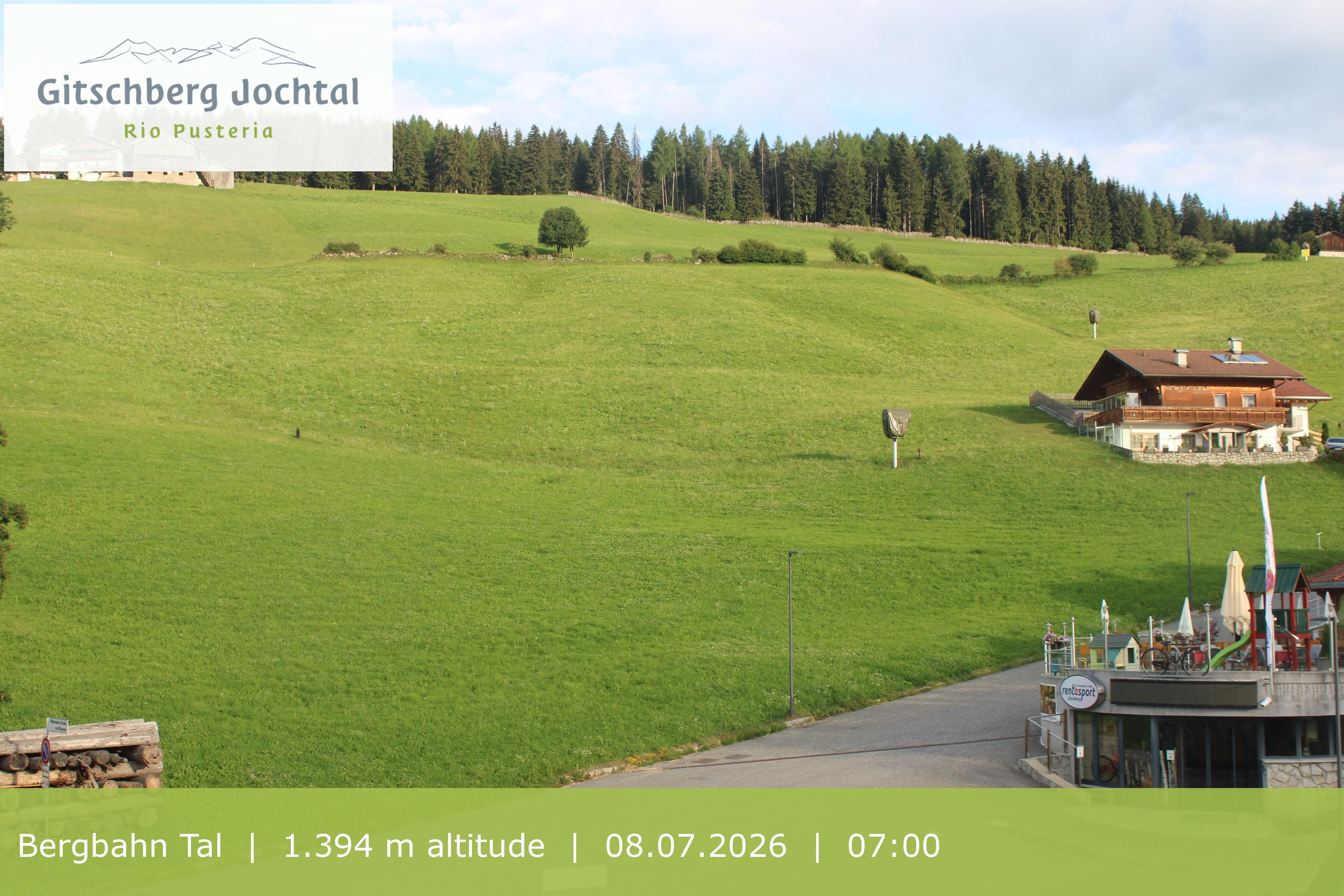 Archiv Foto Webcam Sicht auf die Talstation Meransen in Südtirol