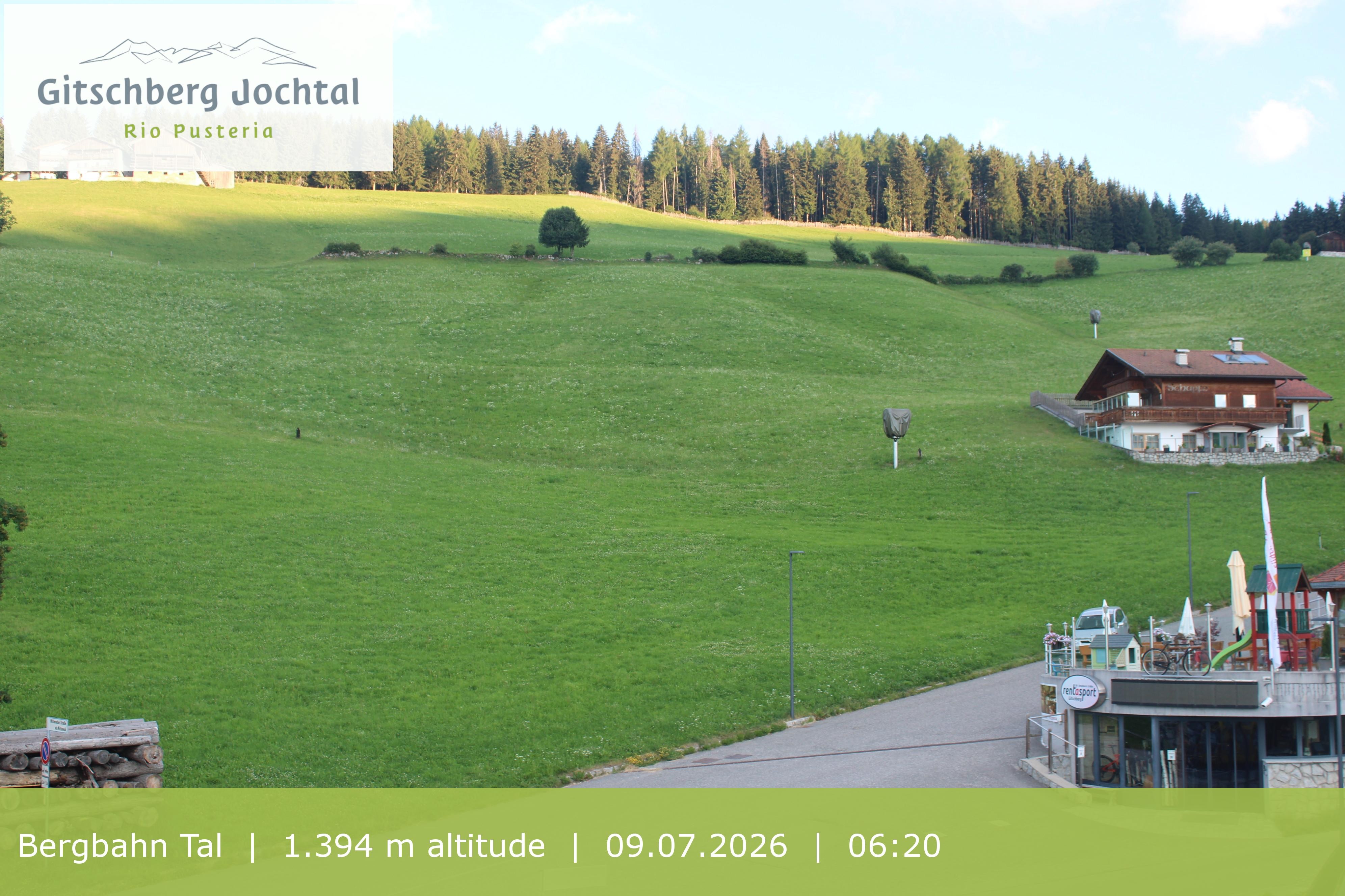 Archiv Foto Webcam Sicht auf die Talstation Meransen in Südtirol