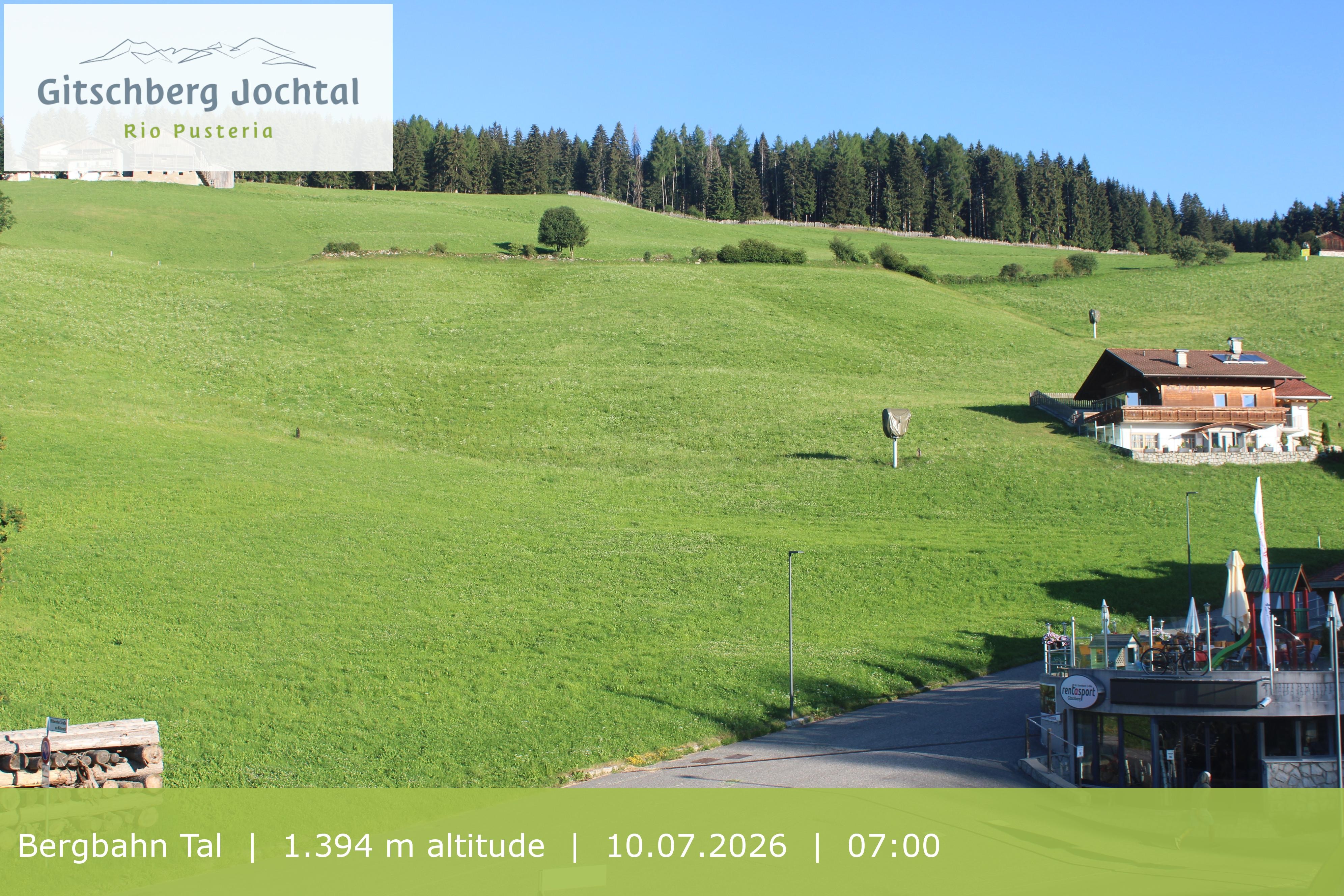 Archiv Foto Webcam Sicht auf die Talstation Meransen in Südtirol