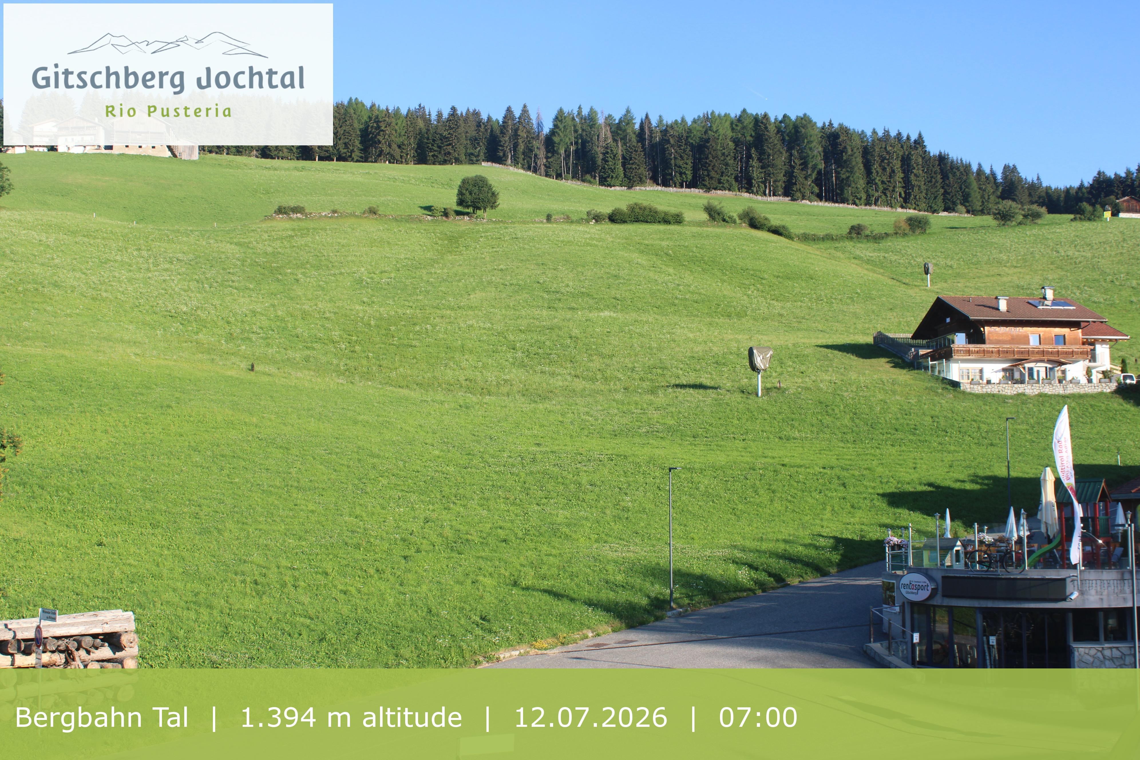 Archiv Foto Webcam Sicht auf die Talstation Meransen in Südtirol