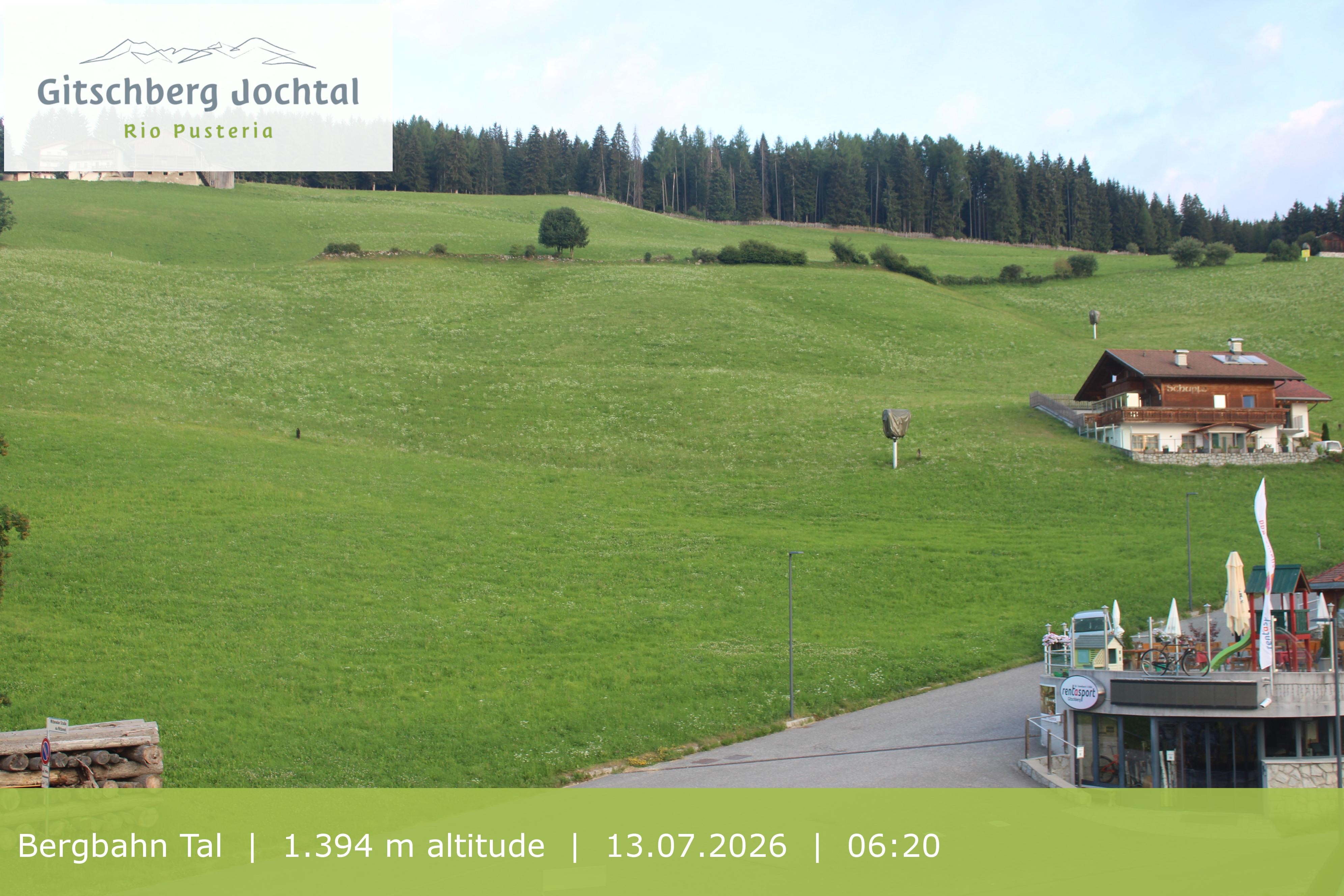 Archiv Foto Webcam Sicht auf die Talstation Meransen in Südtirol