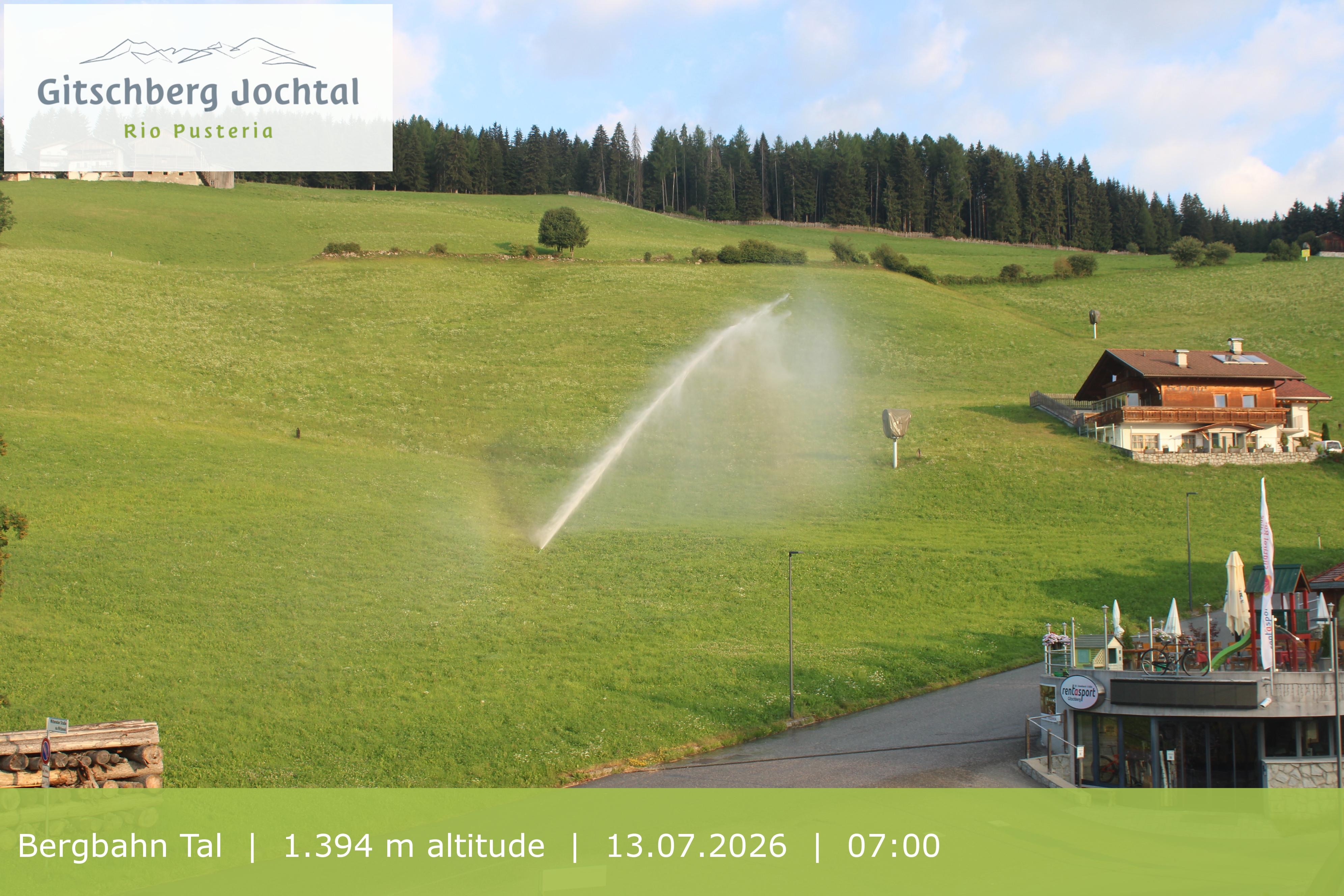 Archiv Foto Webcam Sicht auf die Talstation Meransen in Südtirol