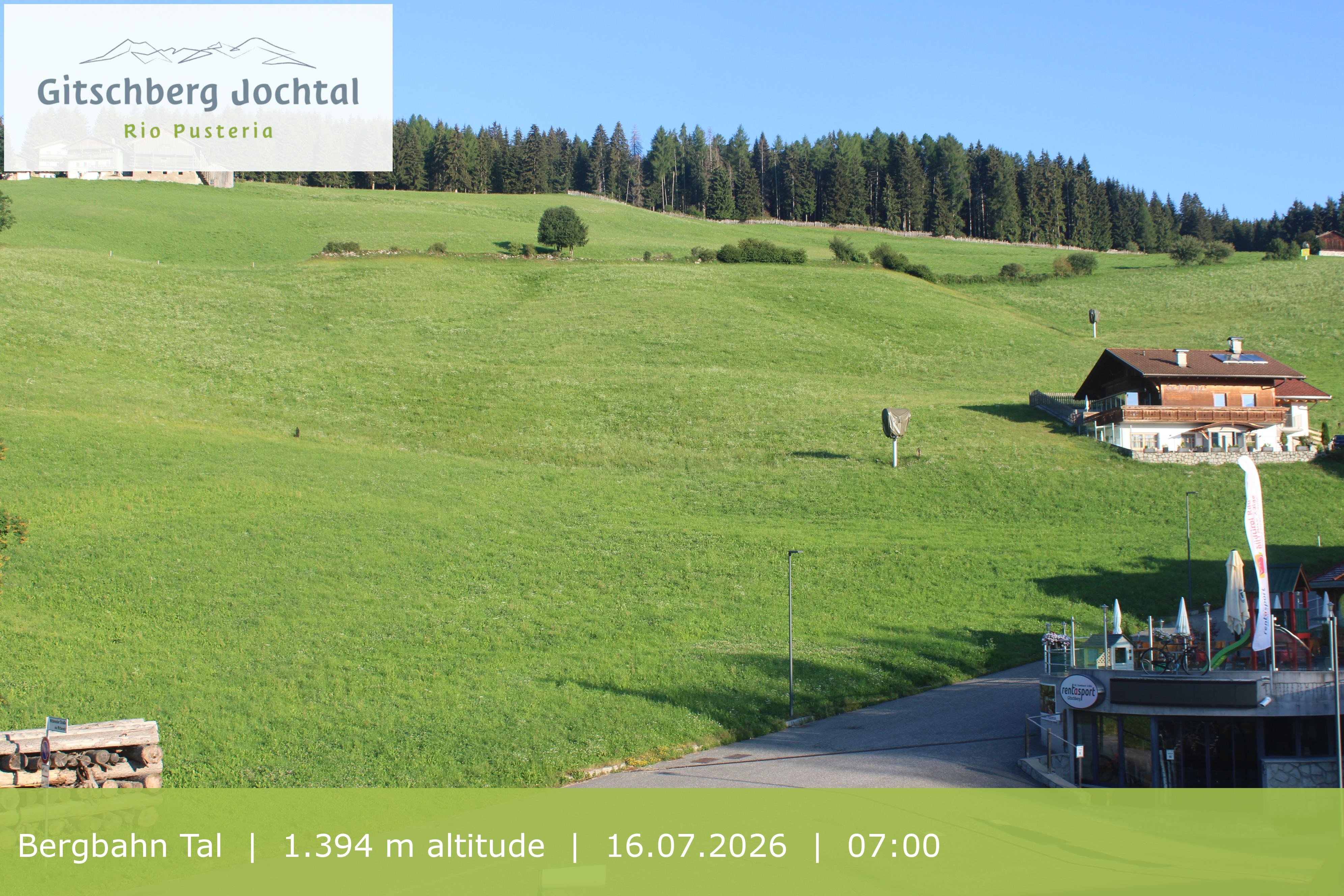 Archiv Foto Webcam Sicht auf die Talstation Meransen in Südtirol