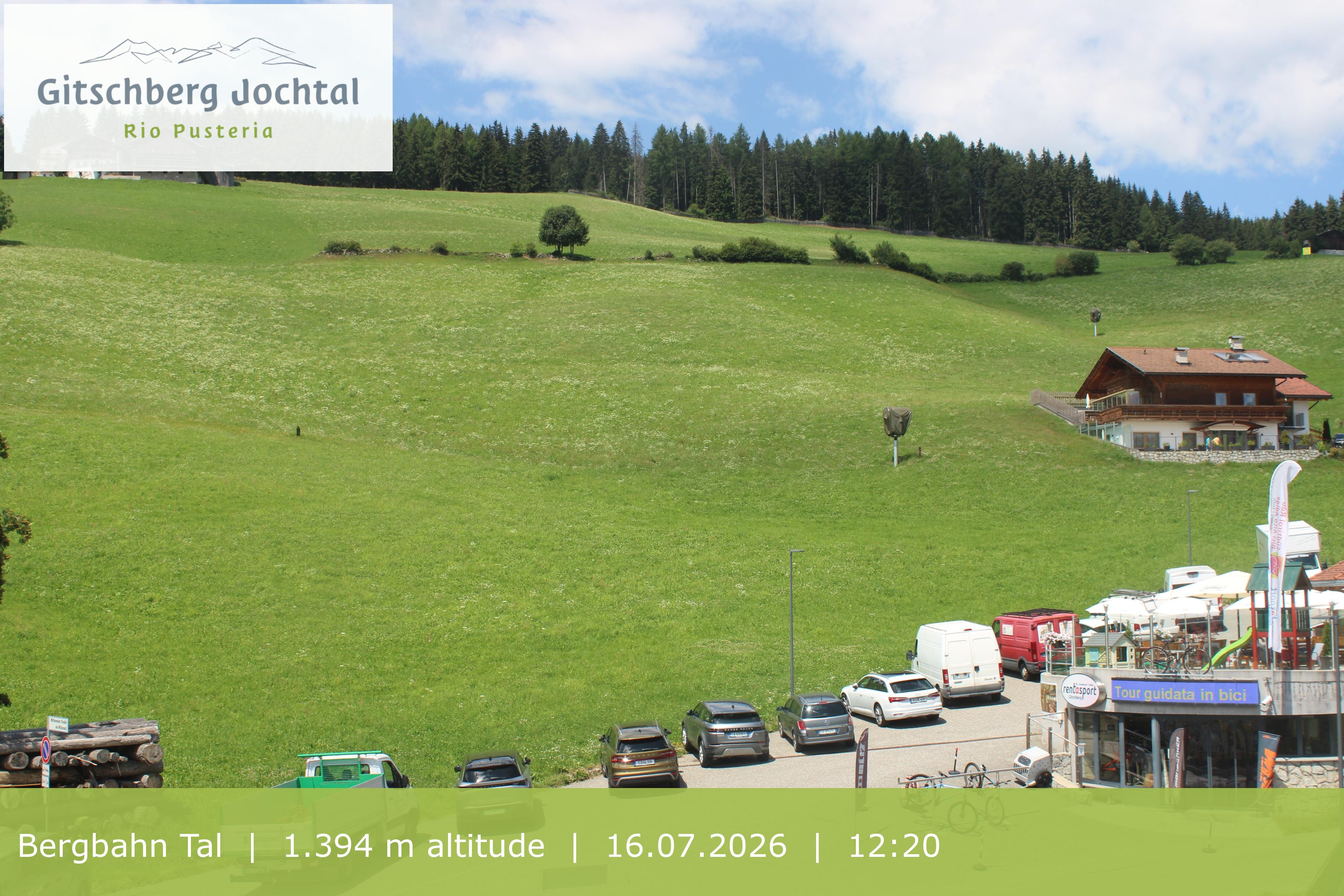 Archiv Foto Webcam Sicht auf die Talstation Meransen in Südtirol