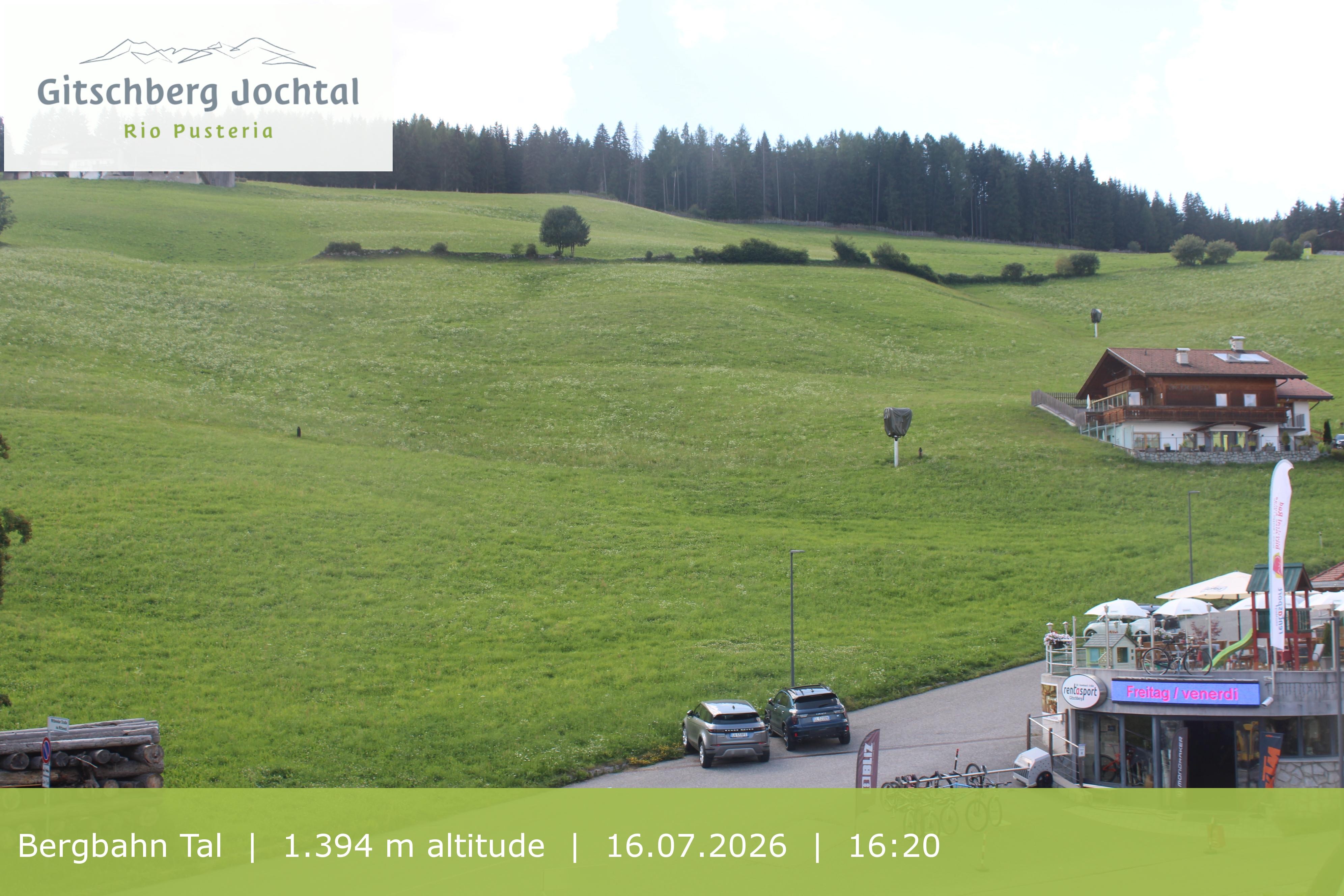 Archiv Foto Webcam Sicht auf die Talstation Meransen in Südtirol