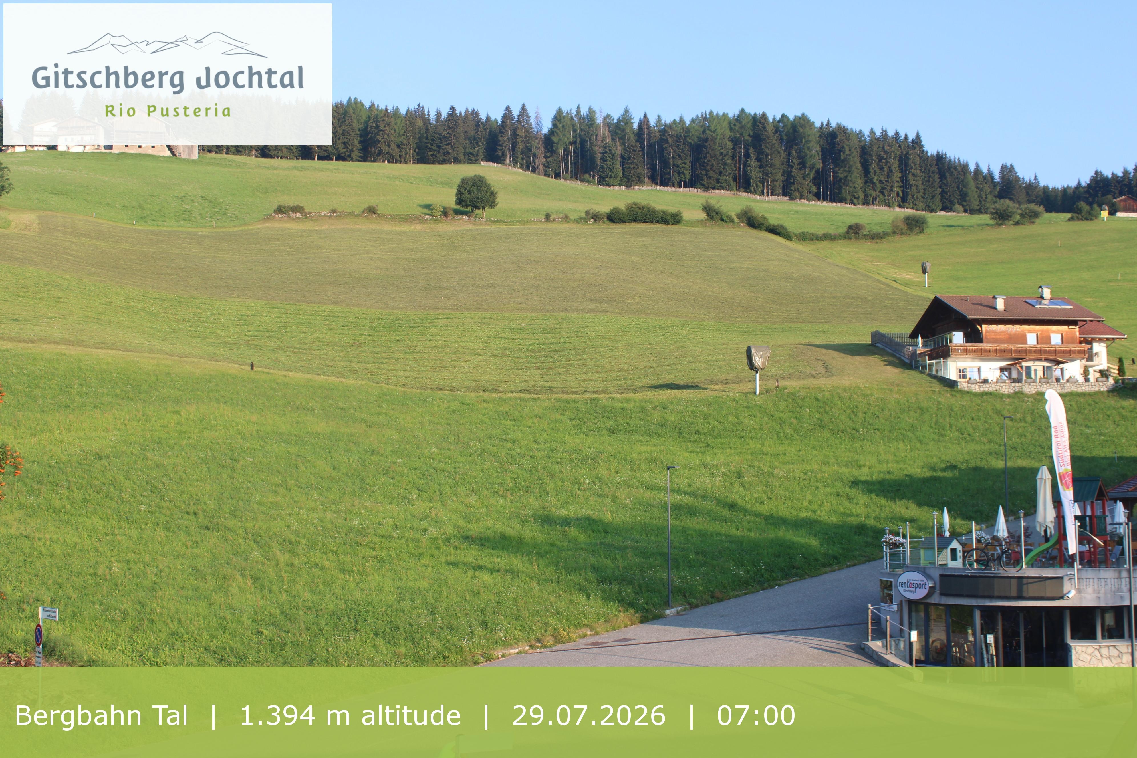 Archiv Foto Webcam Sicht auf die Talstation Meransen in Südtirol