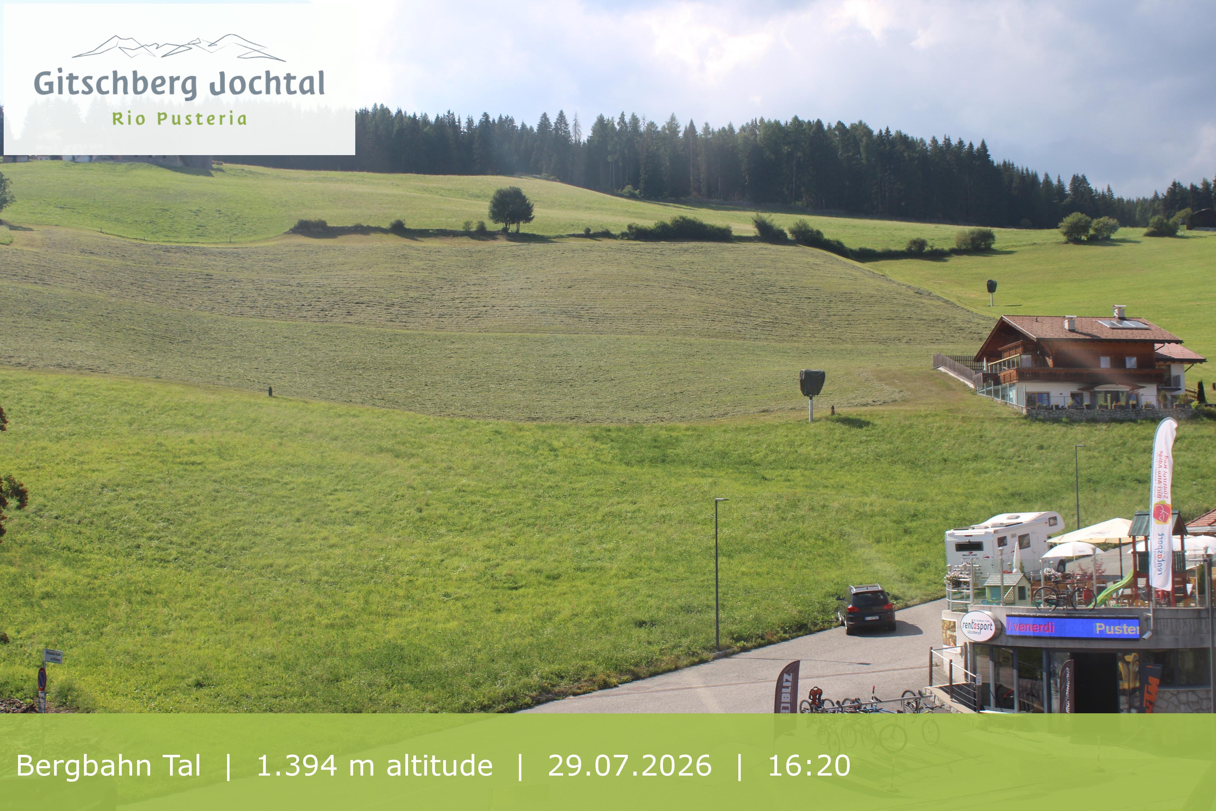 Archiv Foto Webcam Sicht auf die Talstation Meransen in Südtirol