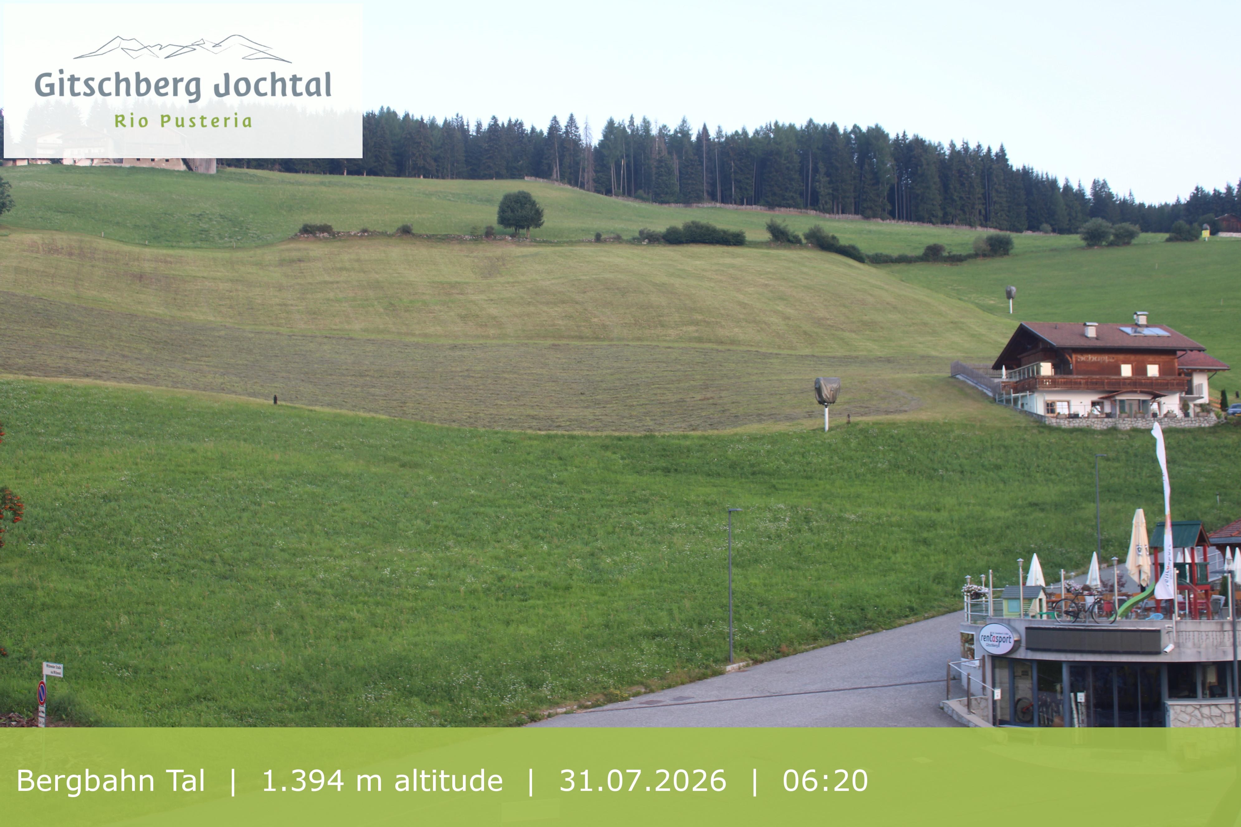 Archiv Foto Webcam Sicht auf die Talstation Meransen in Südtirol