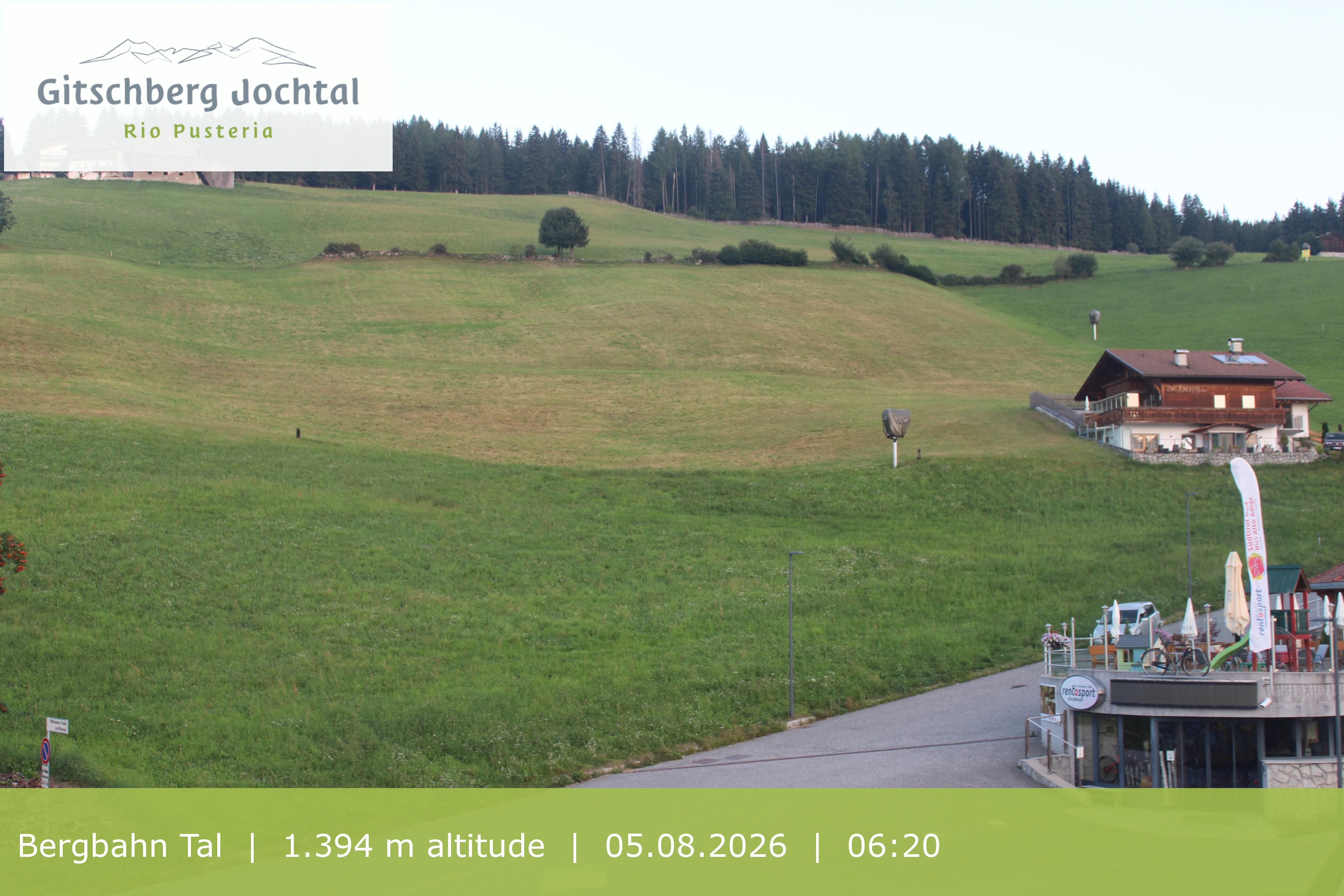 Archiv Foto Webcam Sicht auf die Talstation Meransen in Südtirol