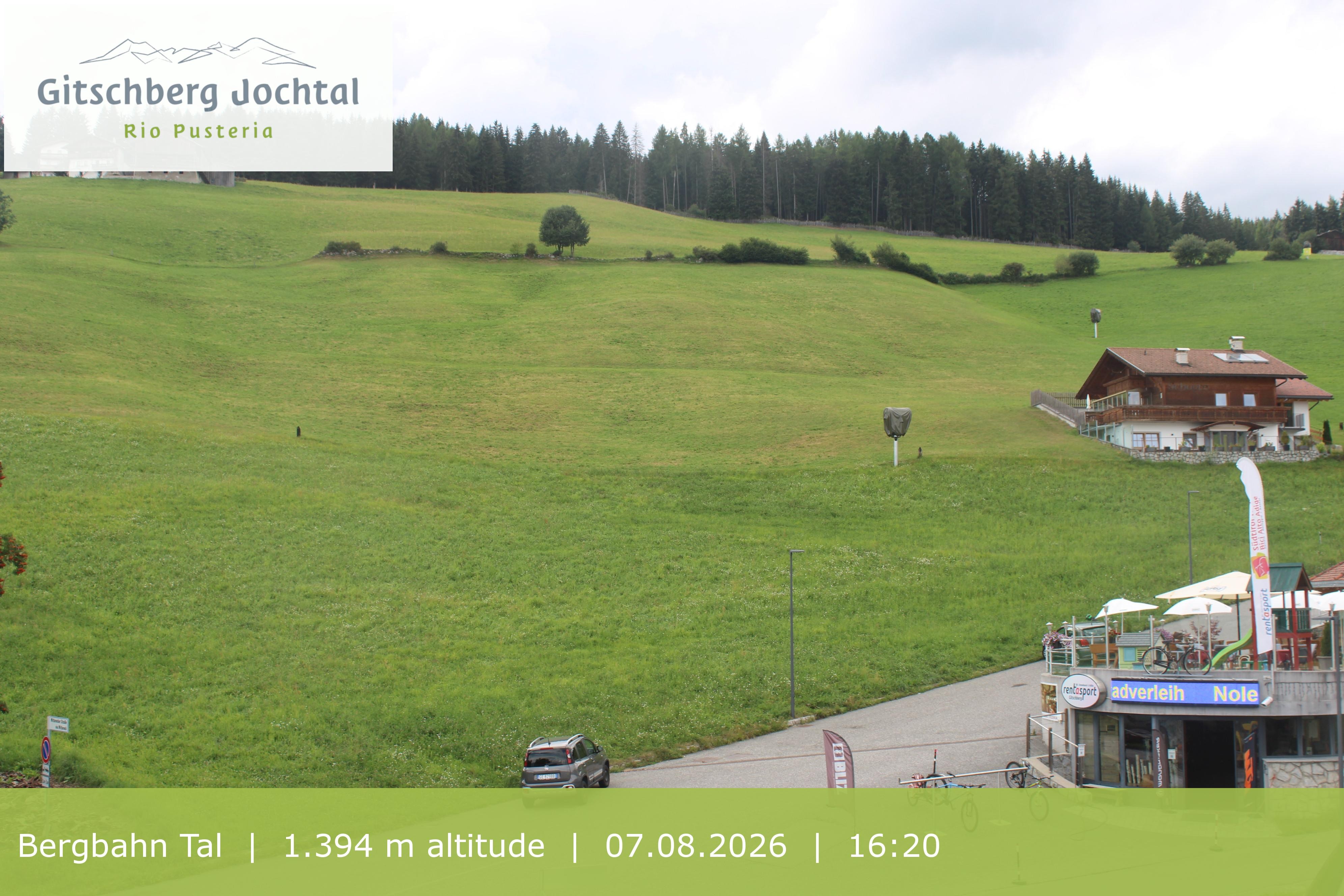 Archiv Foto Webcam Sicht auf die Talstation Meransen in Südtirol