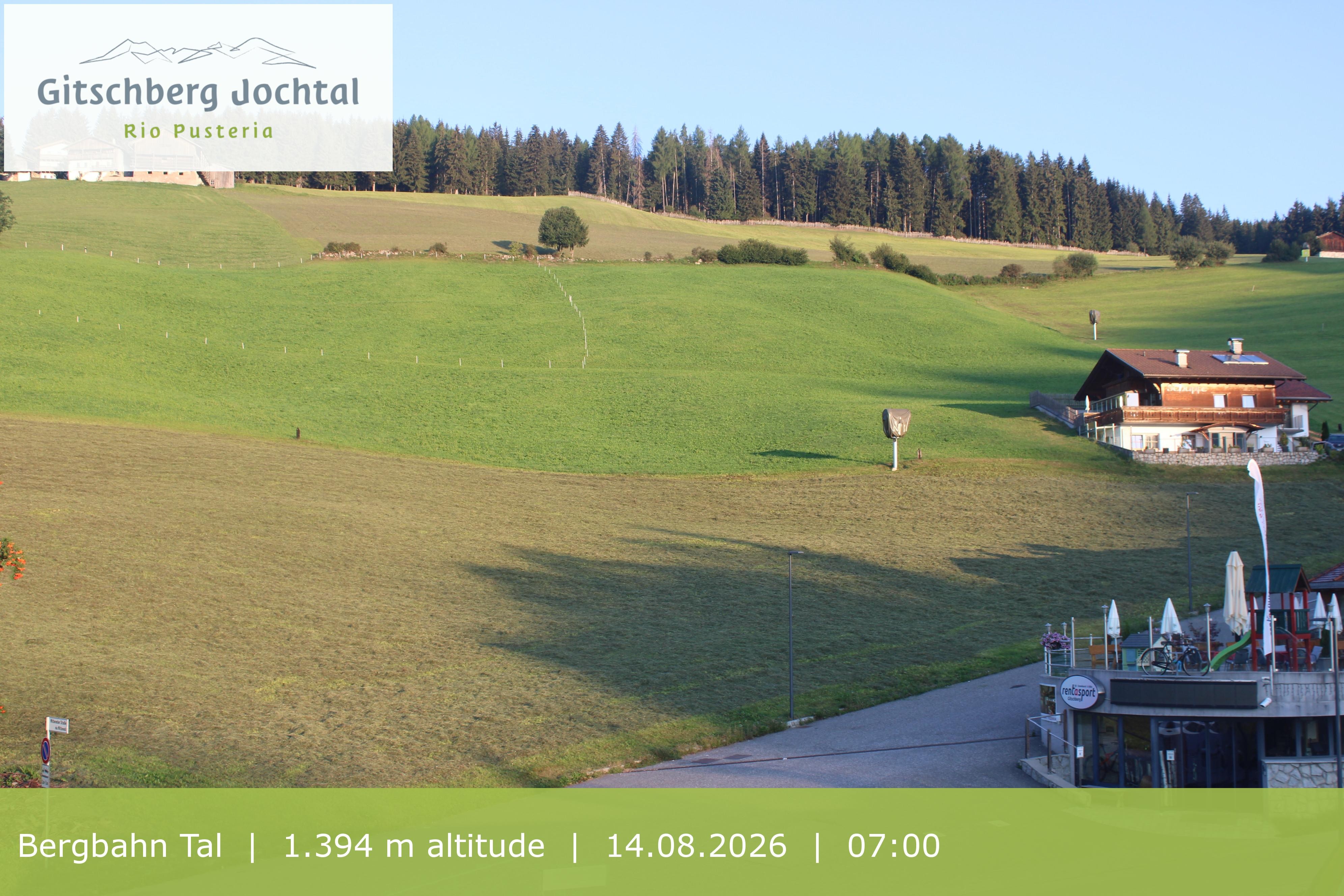 Archiv Foto Webcam Sicht auf die Talstation Meransen in Südtirol