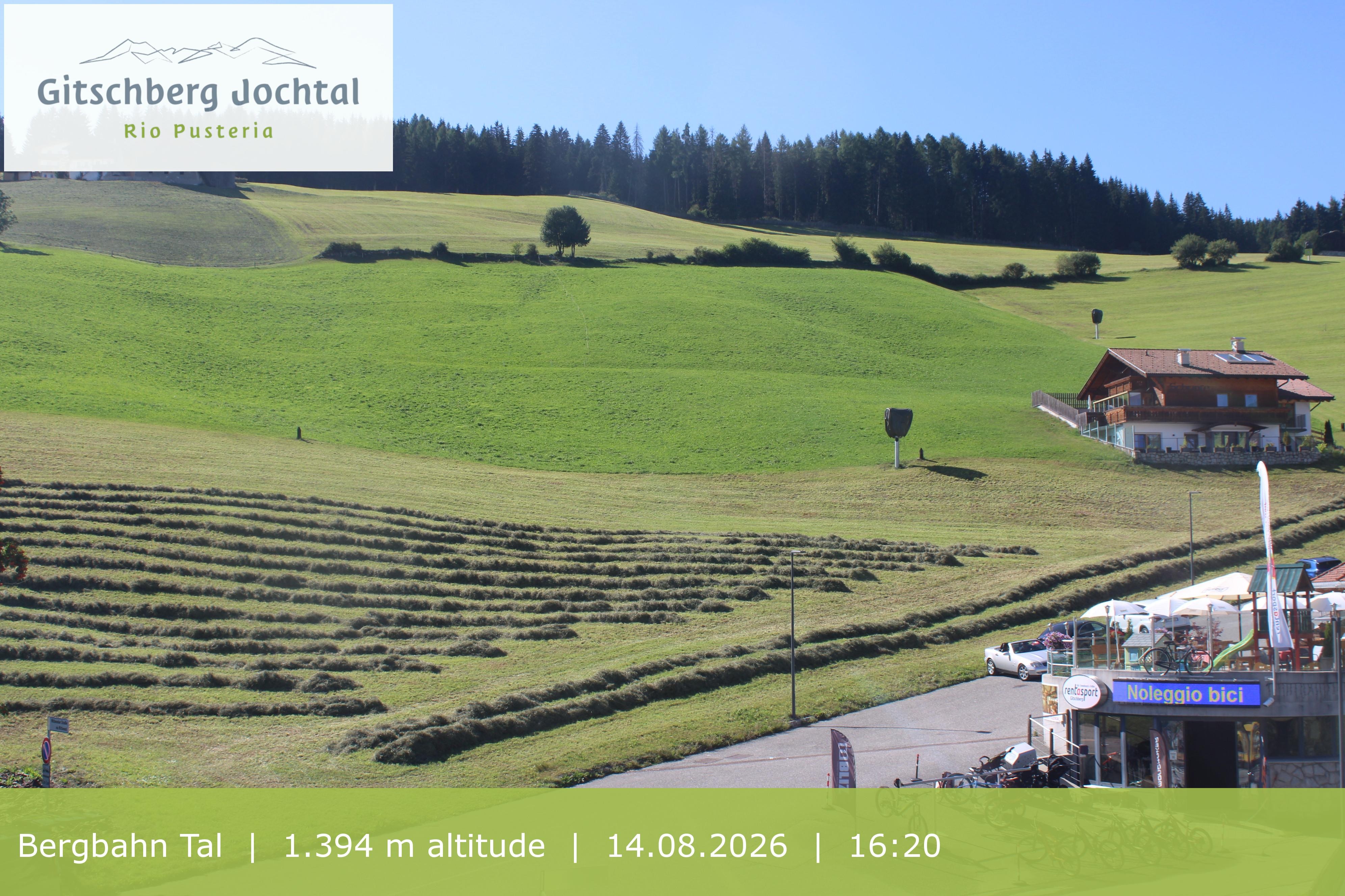 Archiv Foto Webcam Sicht auf die Talstation Meransen in Südtirol