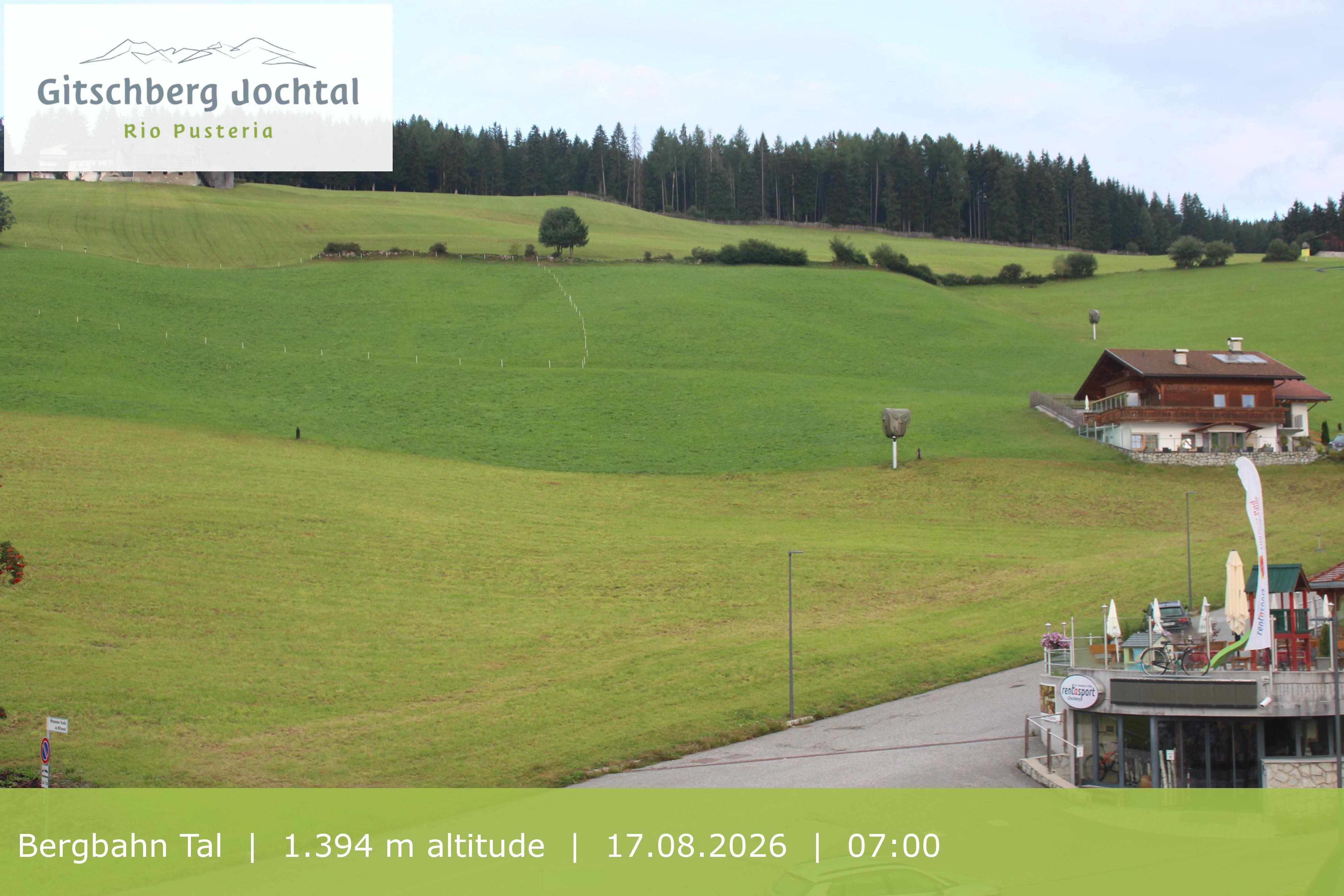 Archiv Foto Webcam Sicht auf die Talstation Meransen in Südtirol