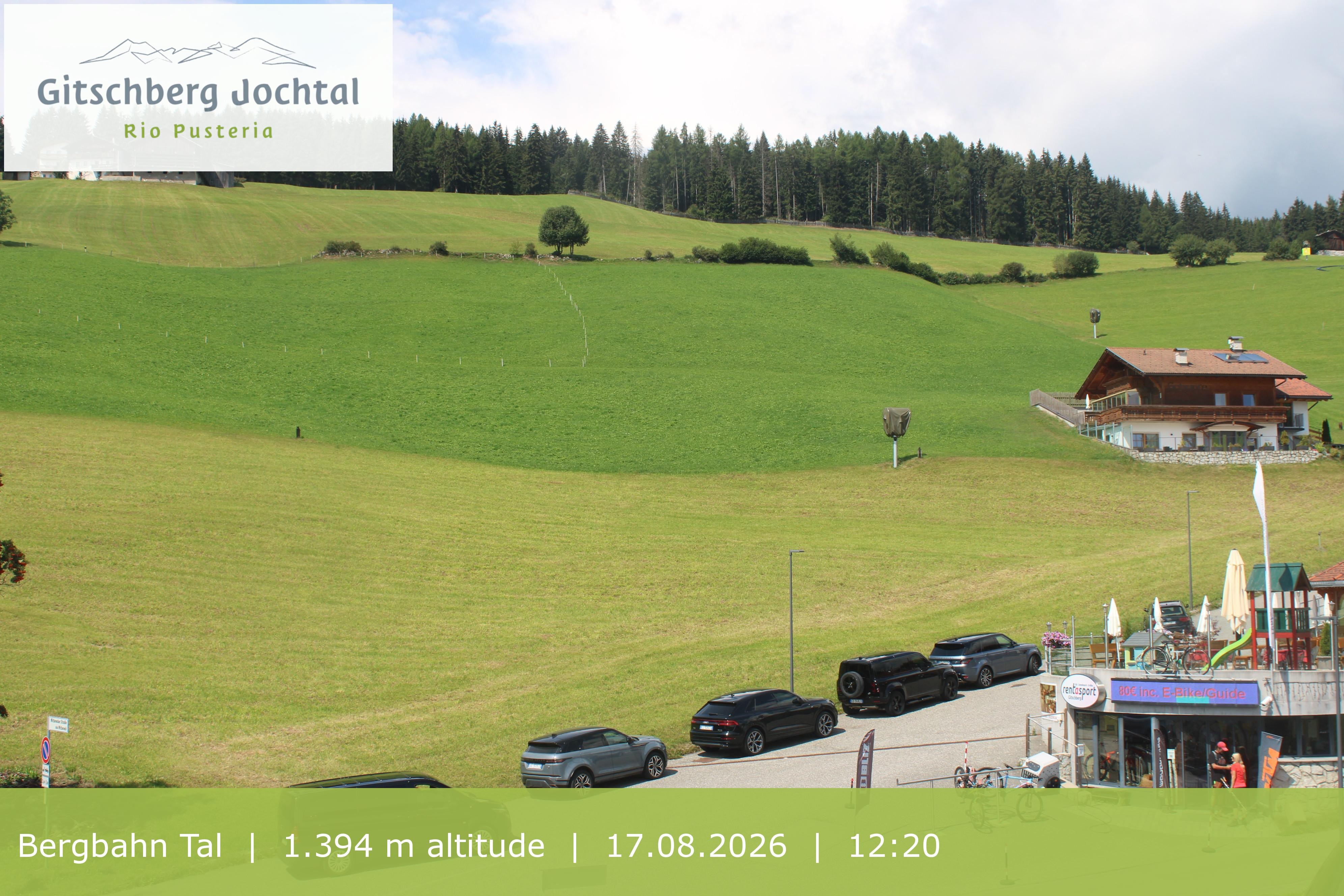 Archiv Foto Webcam Sicht auf die Talstation Meransen in Südtirol