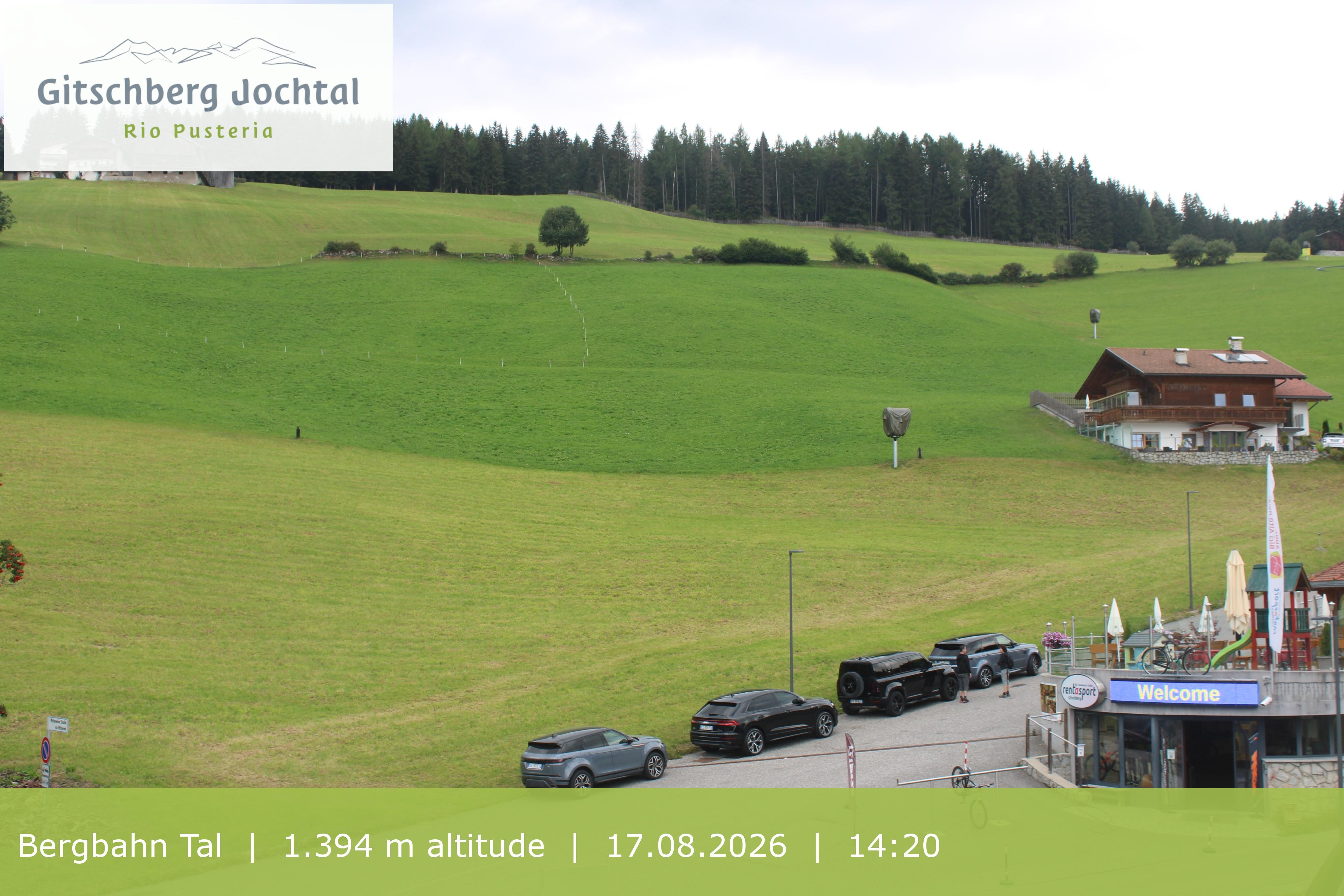 Archiv Foto Webcam Sicht auf die Talstation Meransen in Südtirol