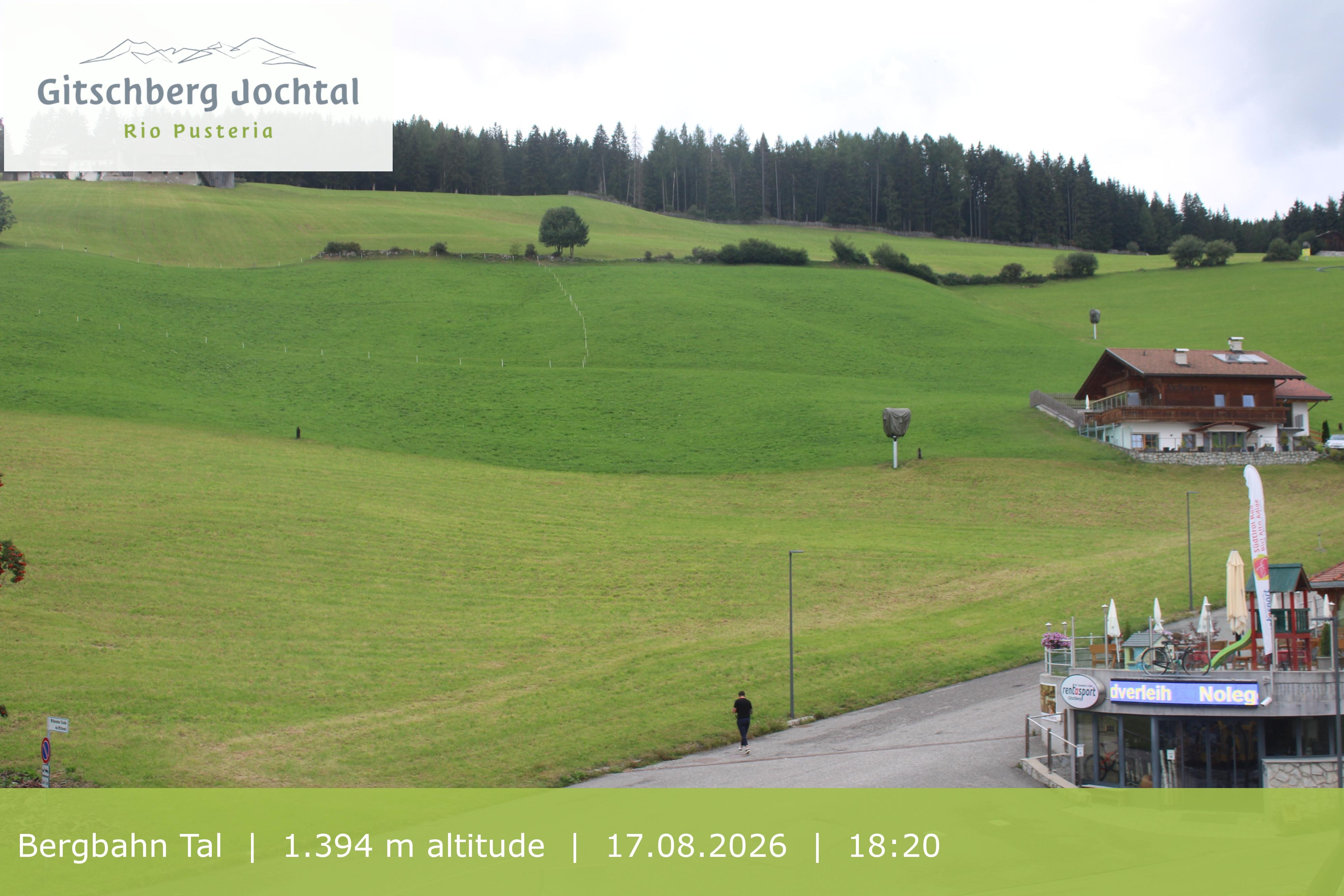 Archiv Foto Webcam Sicht auf die Talstation Meransen in Südtirol