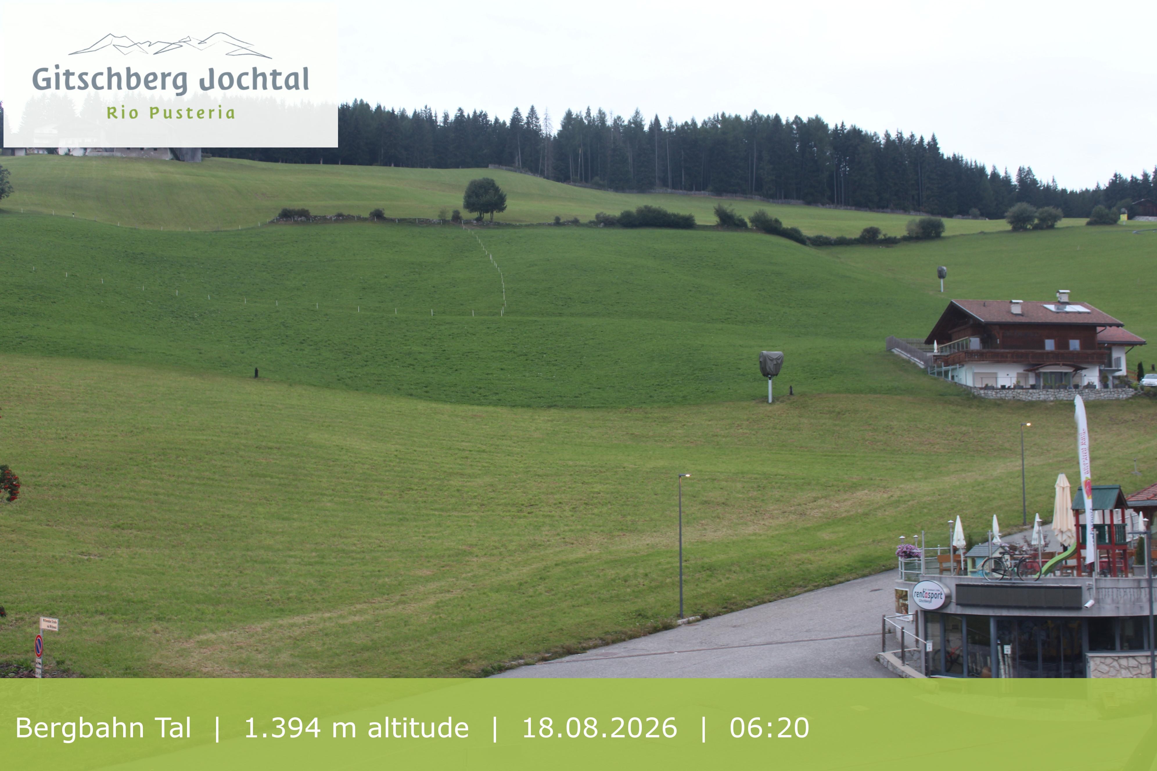 Archiv Foto Webcam Sicht auf die Talstation Meransen in Südtirol