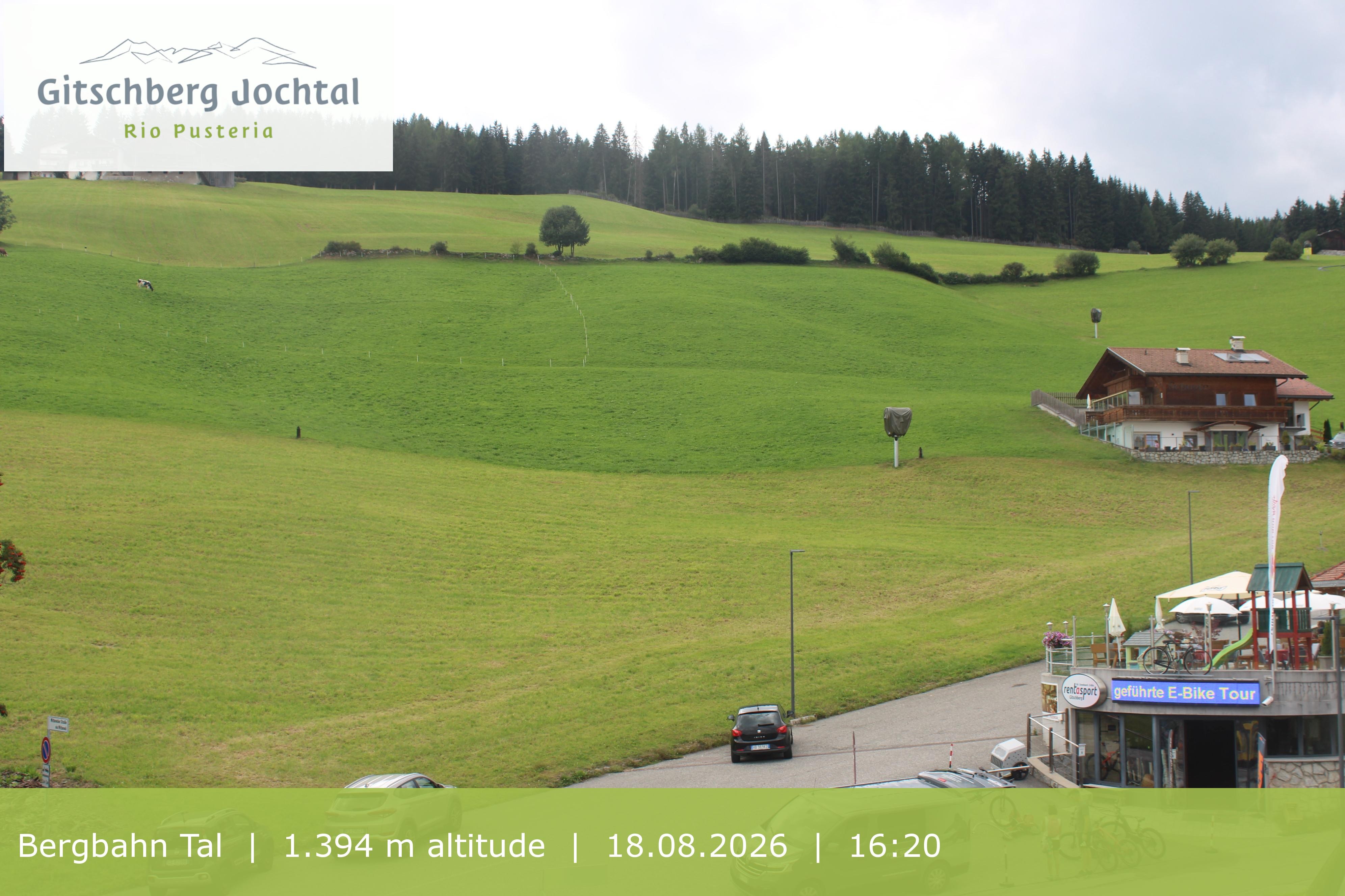 Archiv Foto Webcam Sicht auf die Talstation Meransen in Südtirol