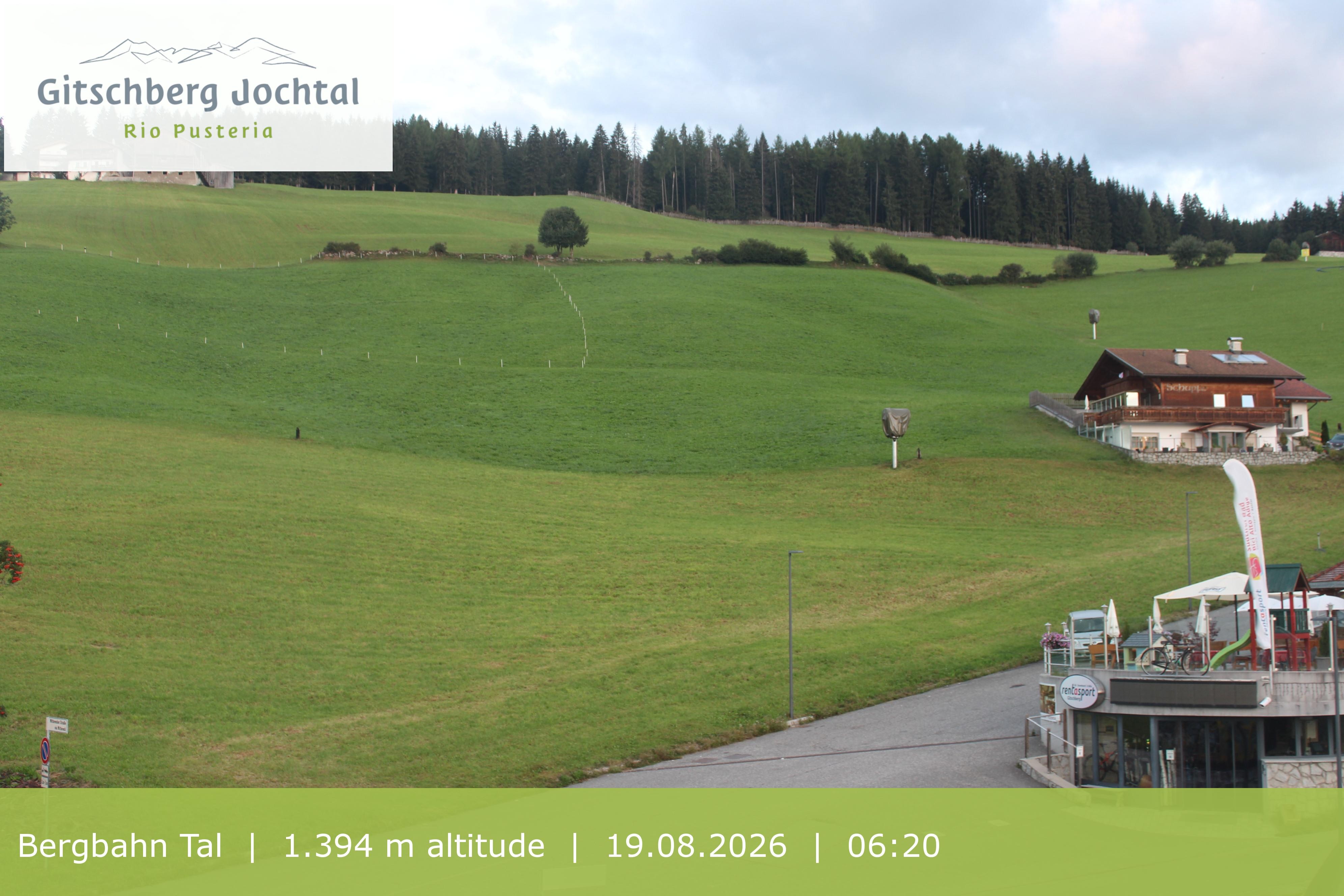 Archiv Foto Webcam Sicht auf die Talstation Meransen in Südtirol