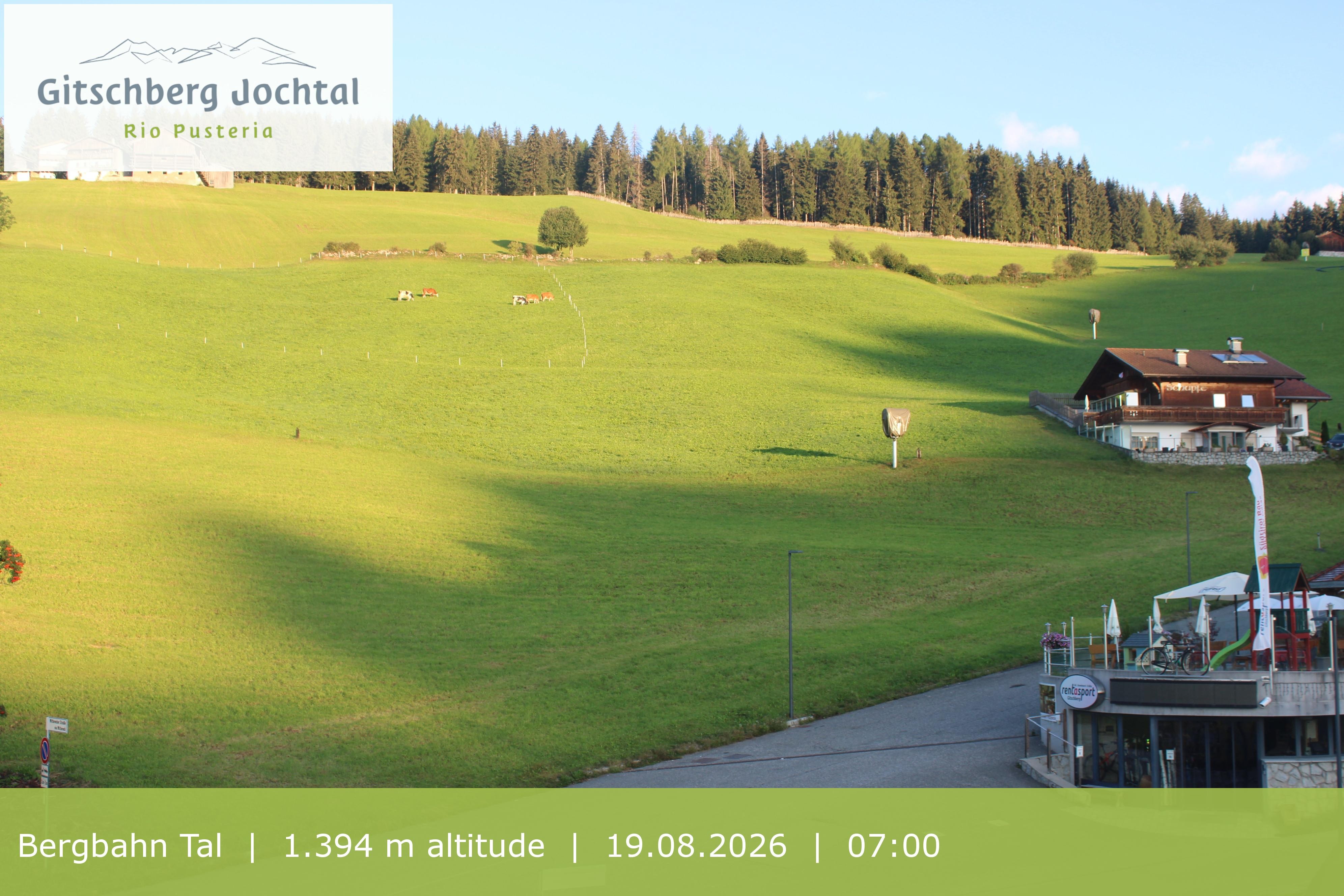 Archiv Foto Webcam Sicht auf die Talstation Meransen in Südtirol