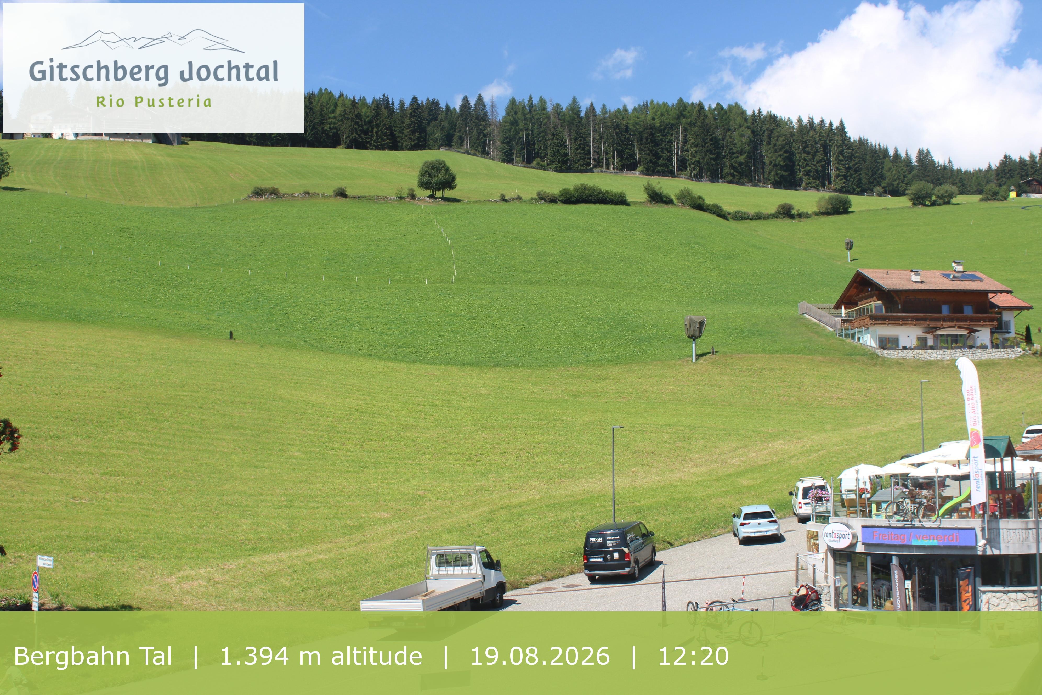 Archiv Foto Webcam Sicht auf die Talstation Meransen in Südtirol