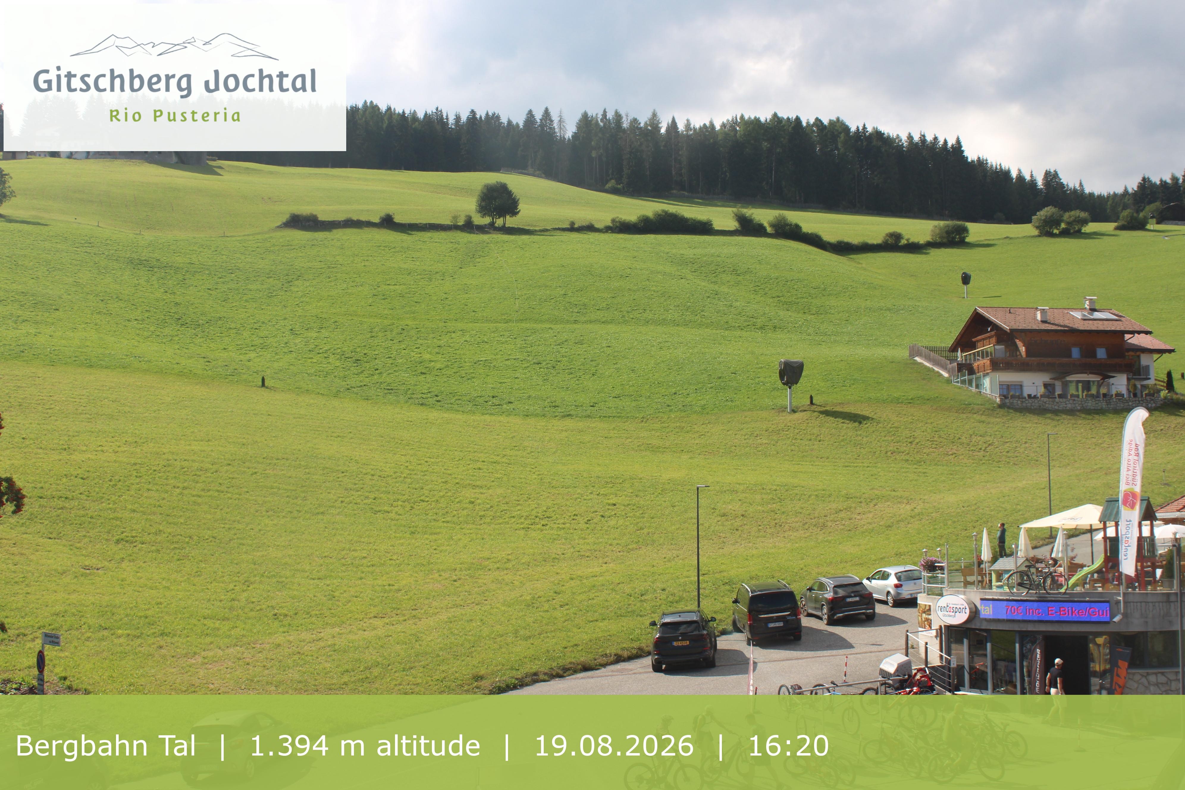Archiv Foto Webcam Sicht auf die Talstation Meransen in Südtirol