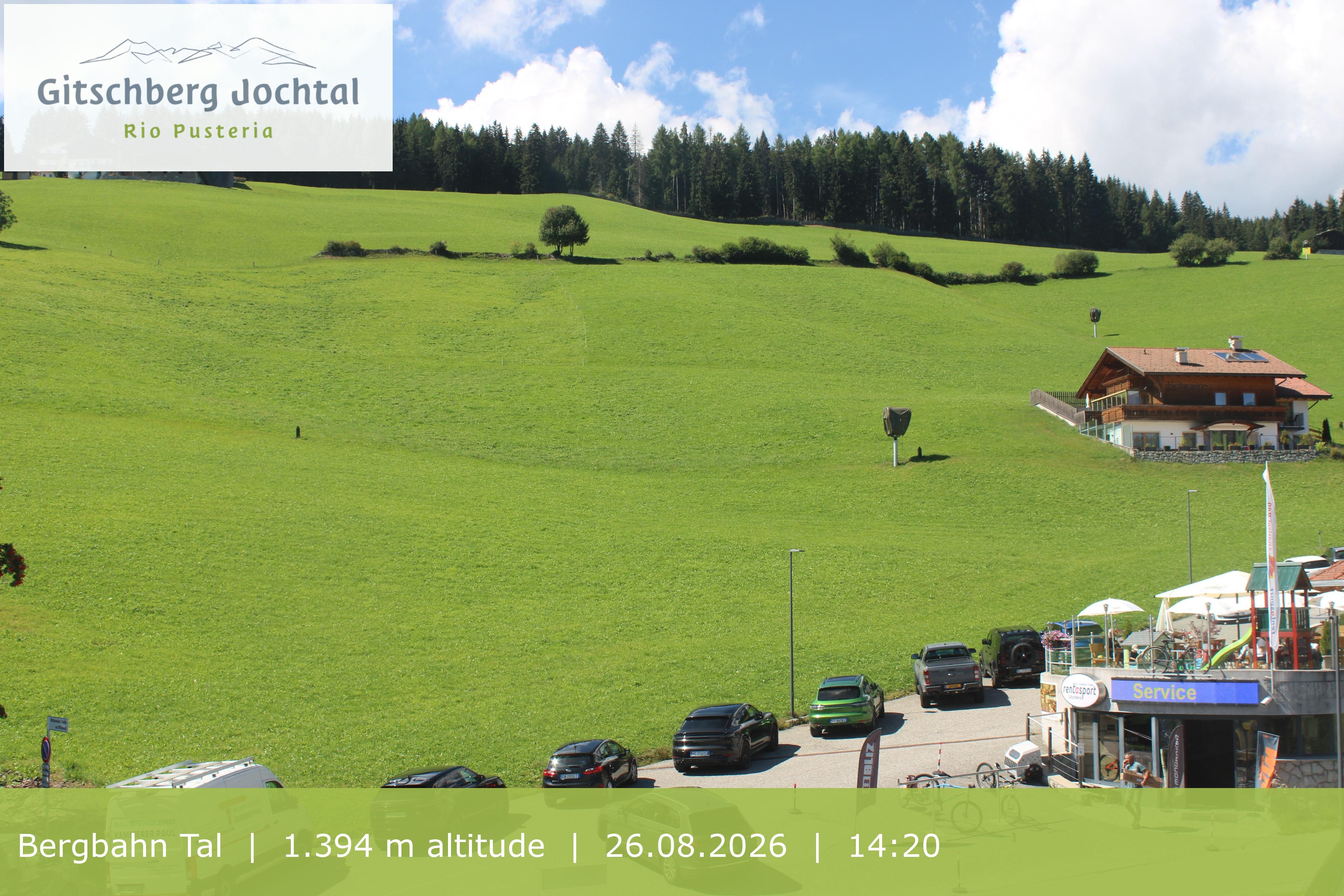 Archiv Foto Webcam Sicht auf die Talstation Meransen in Südtirol