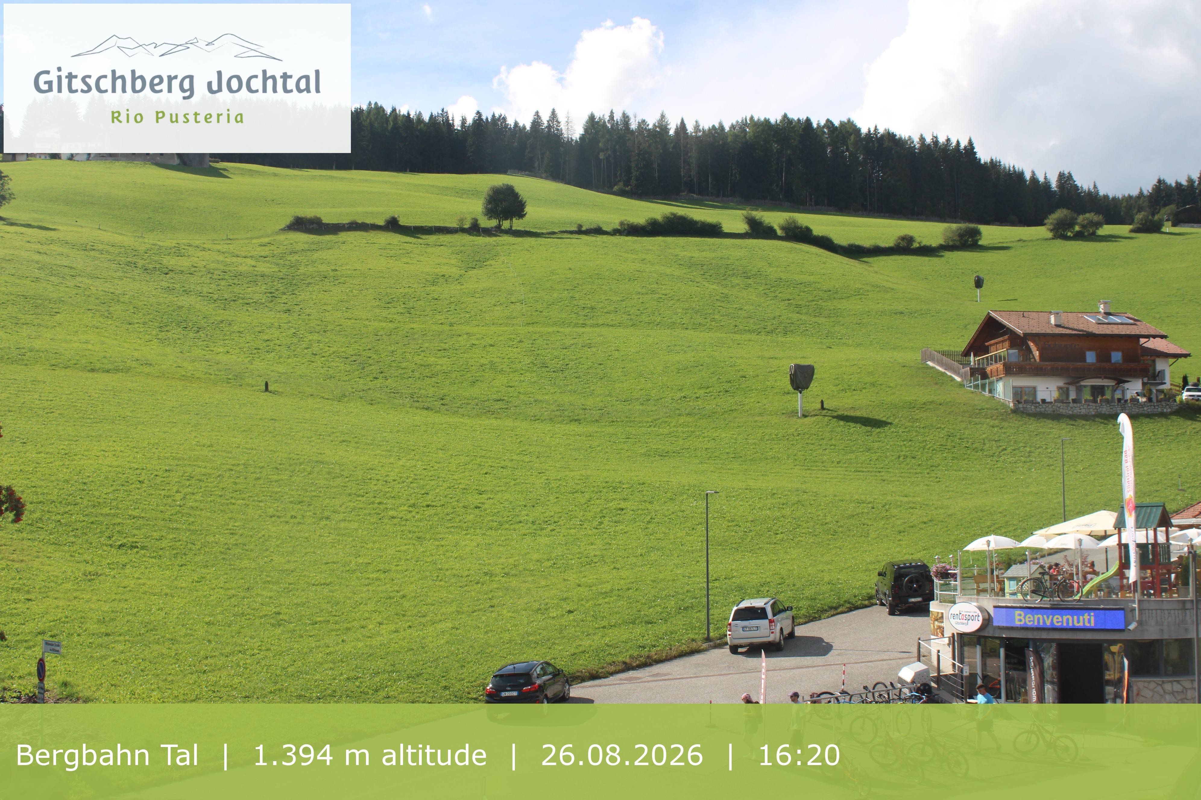 Archiv Foto Webcam Sicht auf die Talstation Meransen in Südtirol