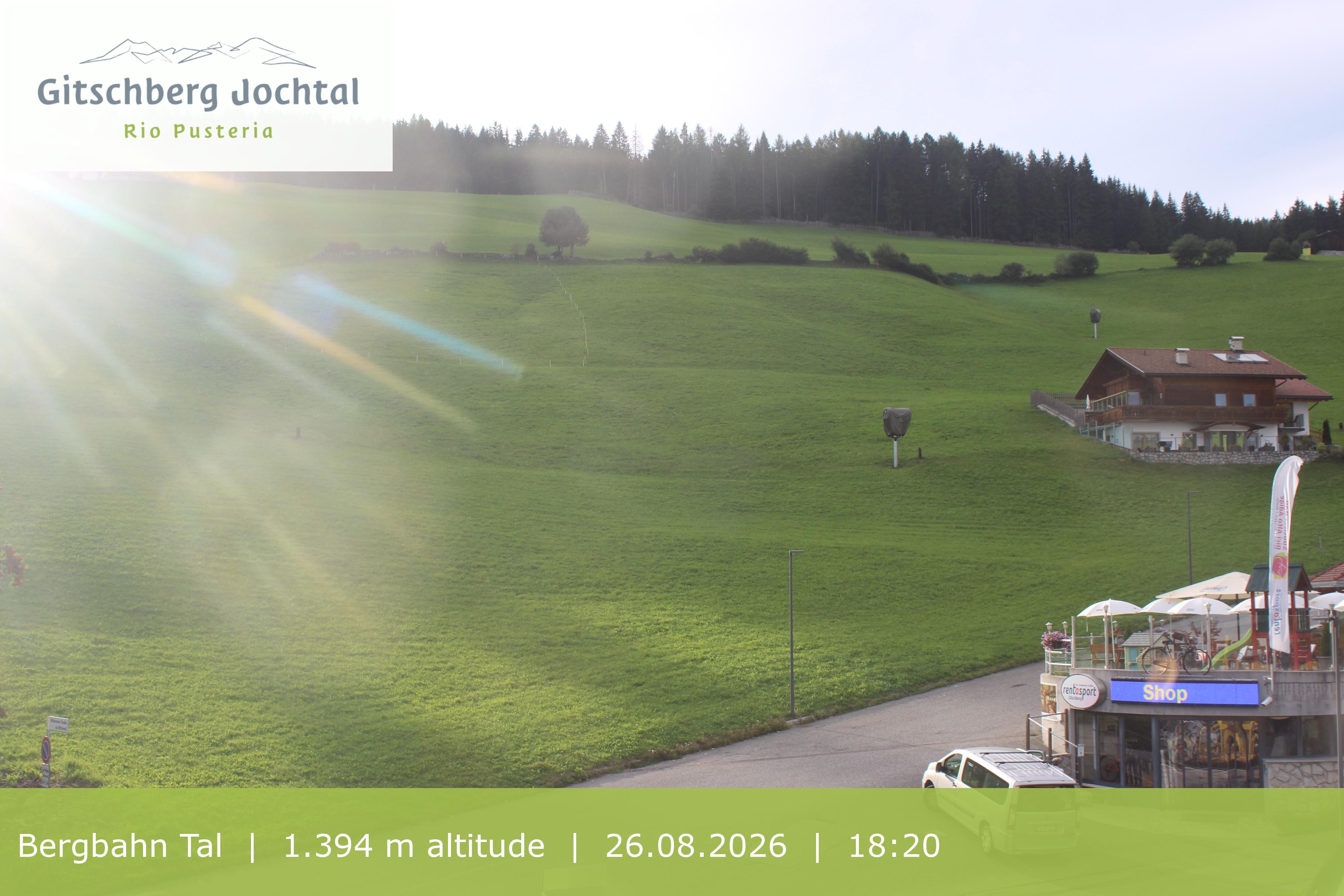 Archiv Foto Webcam Sicht auf die Talstation Meransen in Südtirol