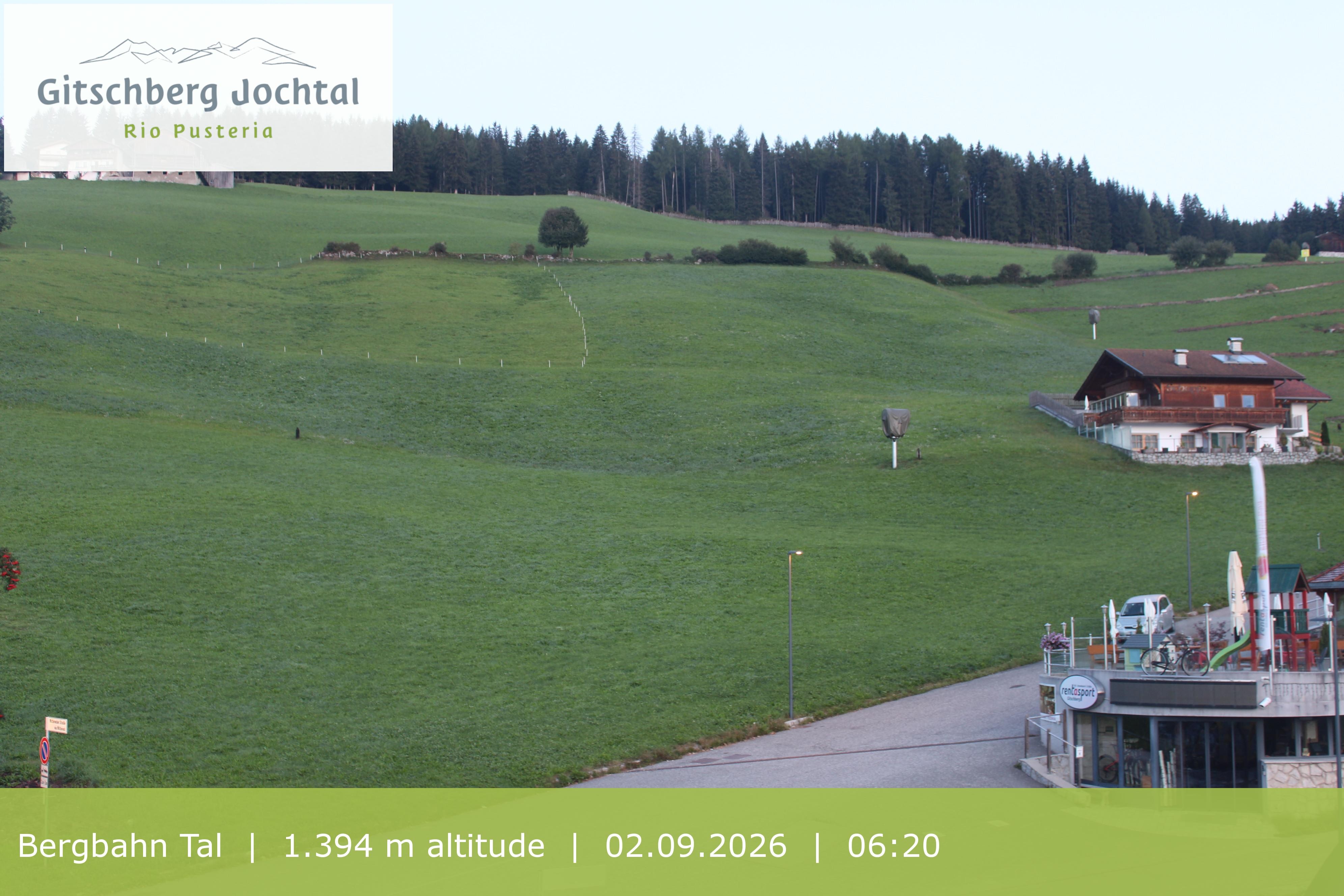 Archiv Foto Webcam Sicht auf die Talstation Meransen in Südtirol