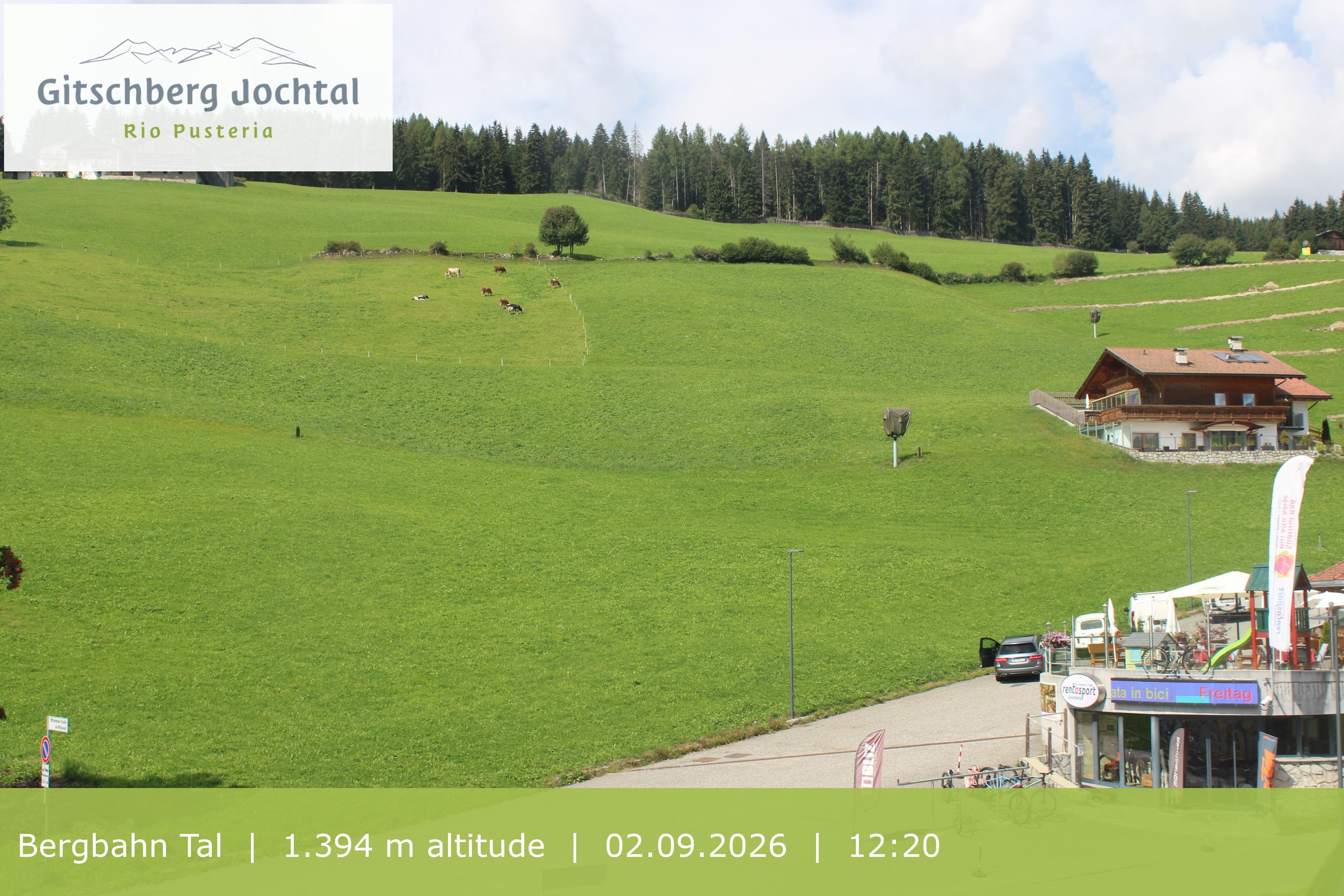 Archiv Foto Webcam Sicht auf die Talstation Meransen in Südtirol