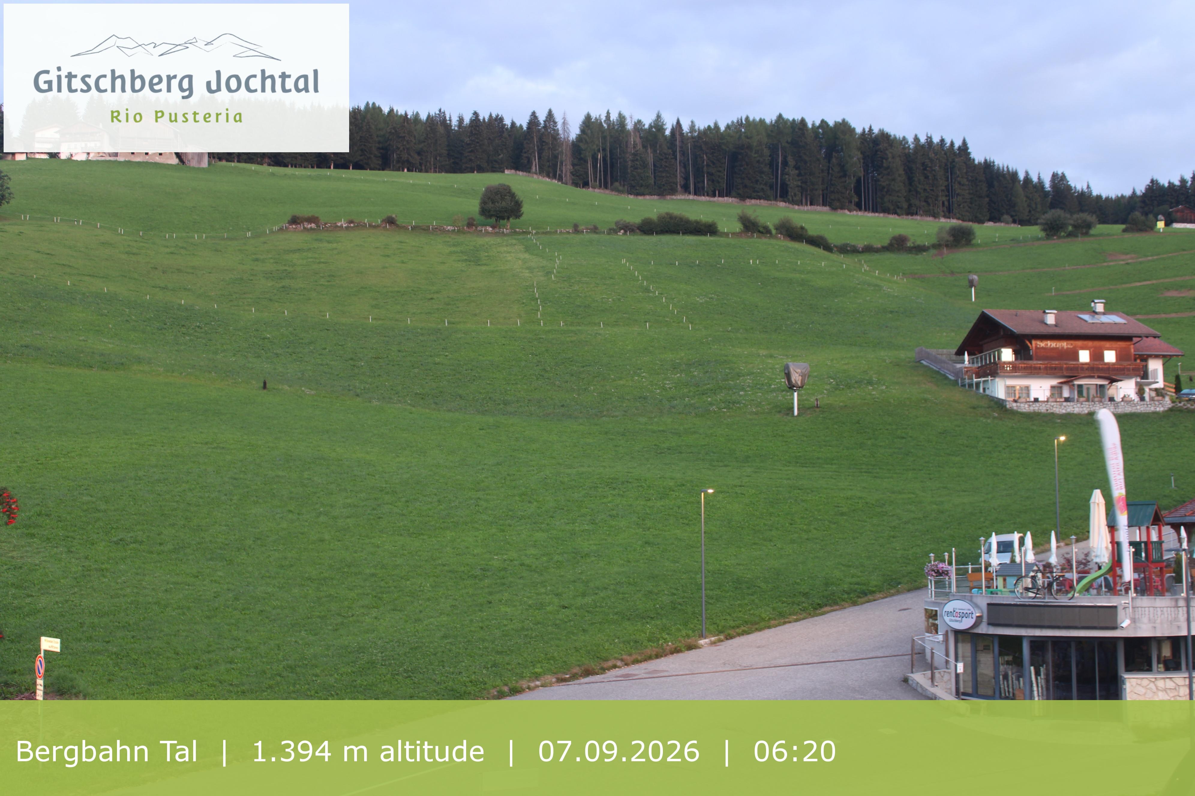 Archiv Foto Webcam Sicht auf die Talstation Meransen in Südtirol