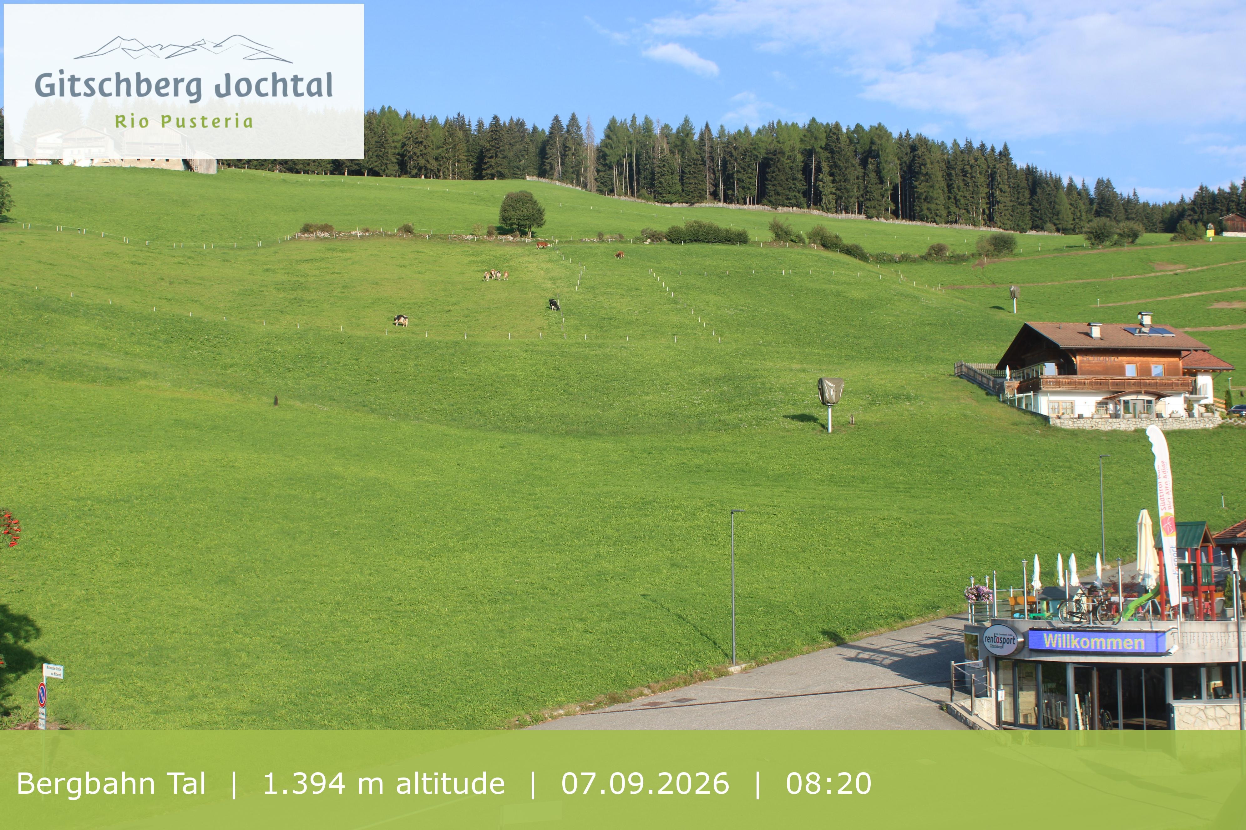 Archiv Foto Webcam Sicht auf die Talstation Meransen in Südtirol