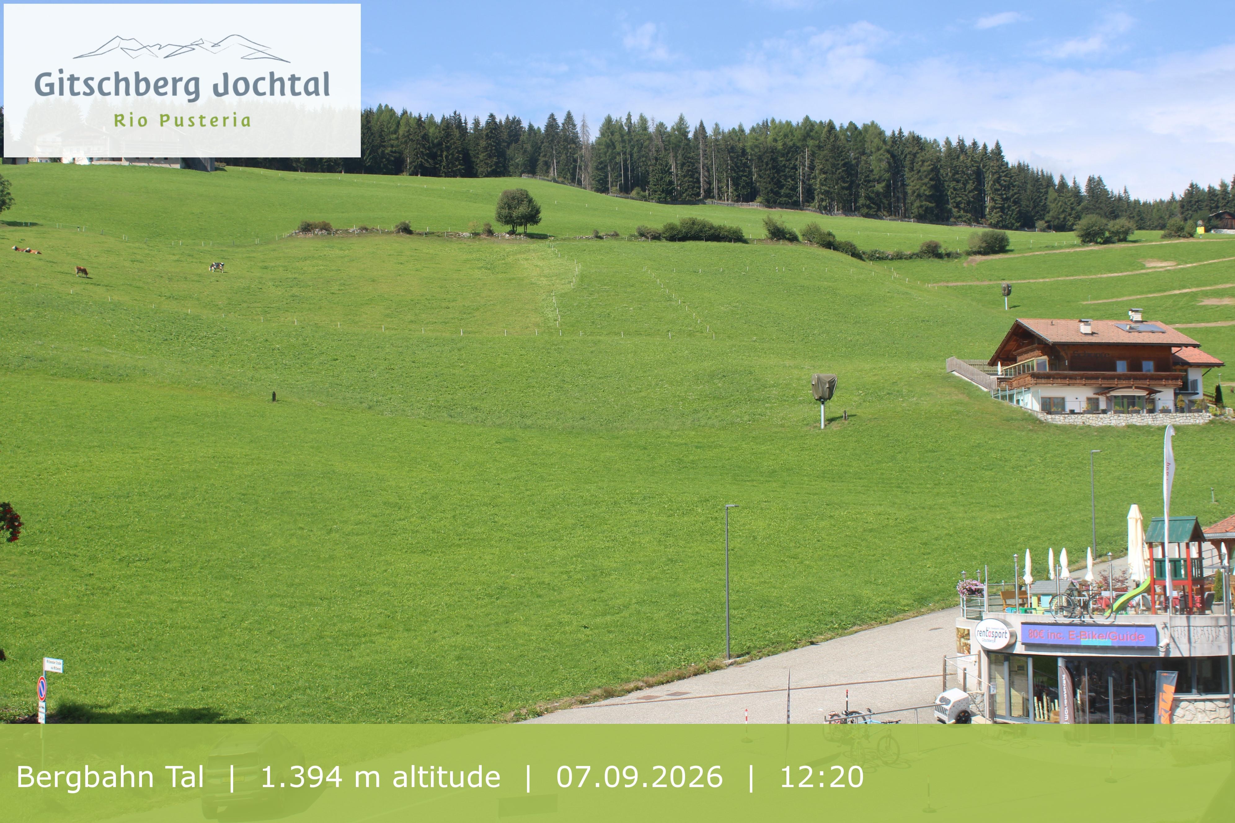 Archiv Foto Webcam Sicht auf die Talstation Meransen in Südtirol