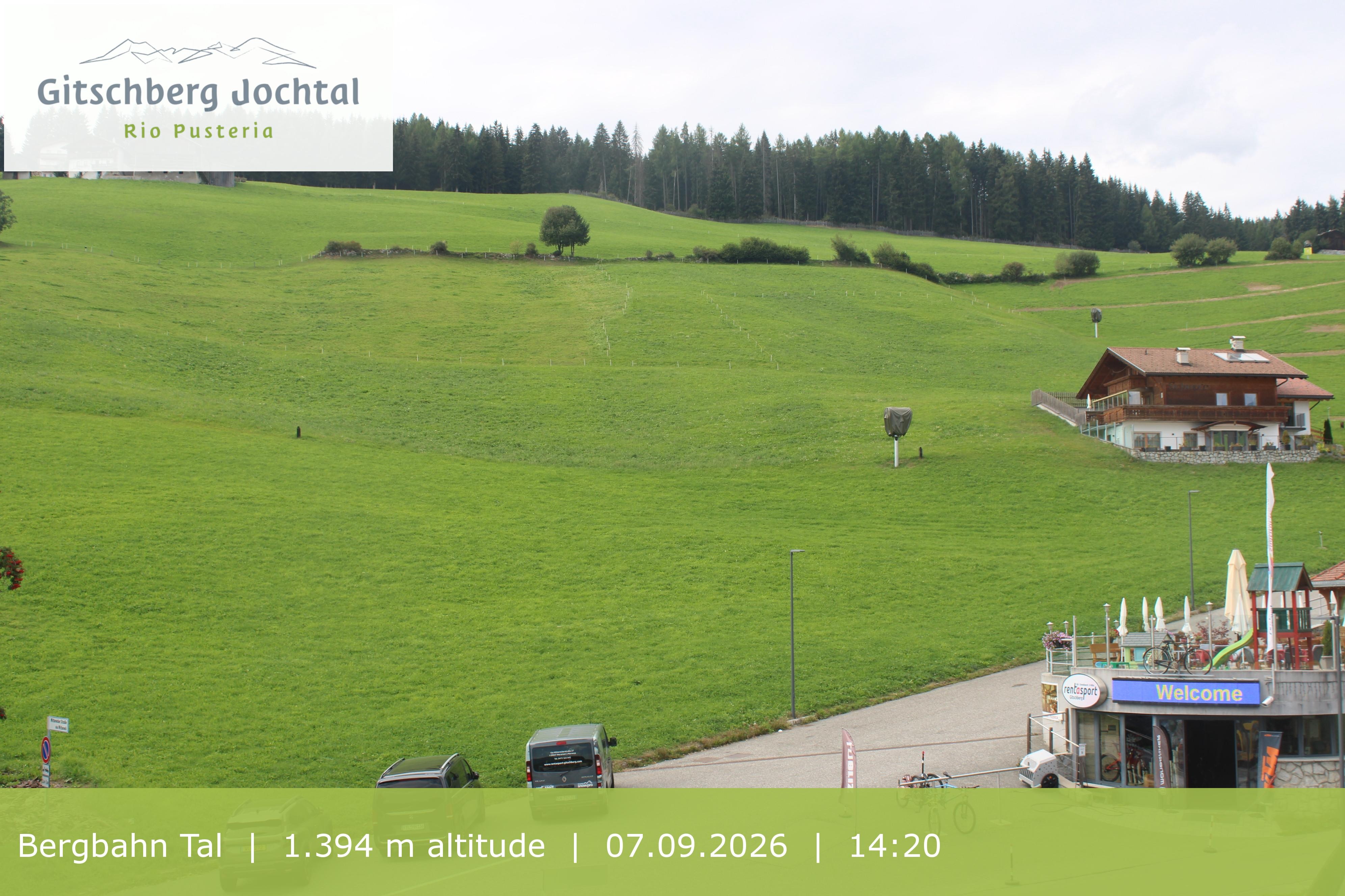 Archiv Foto Webcam Sicht auf die Talstation Meransen in Südtirol