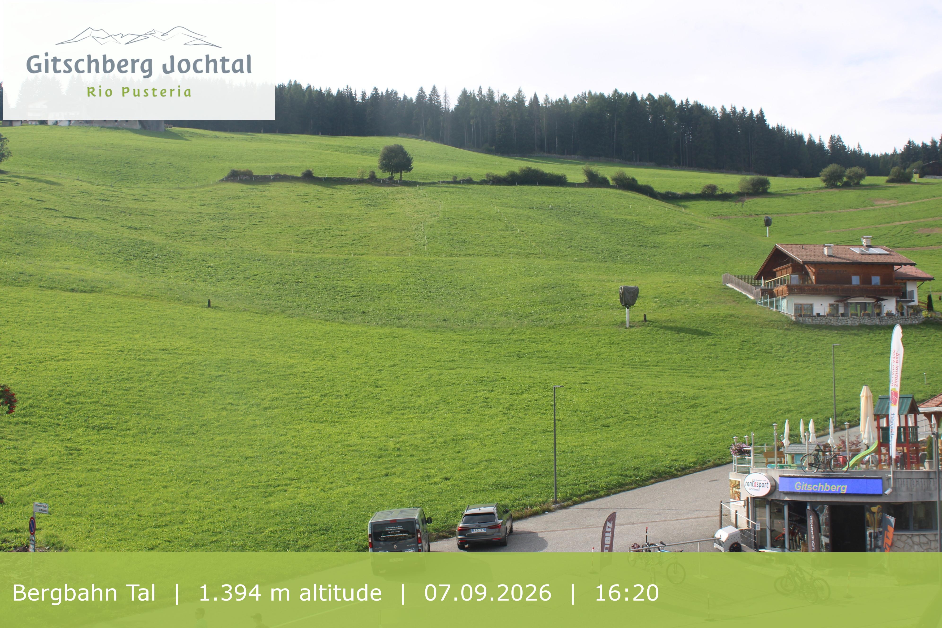 Archiv Foto Webcam Sicht auf die Talstation Meransen in Südtirol