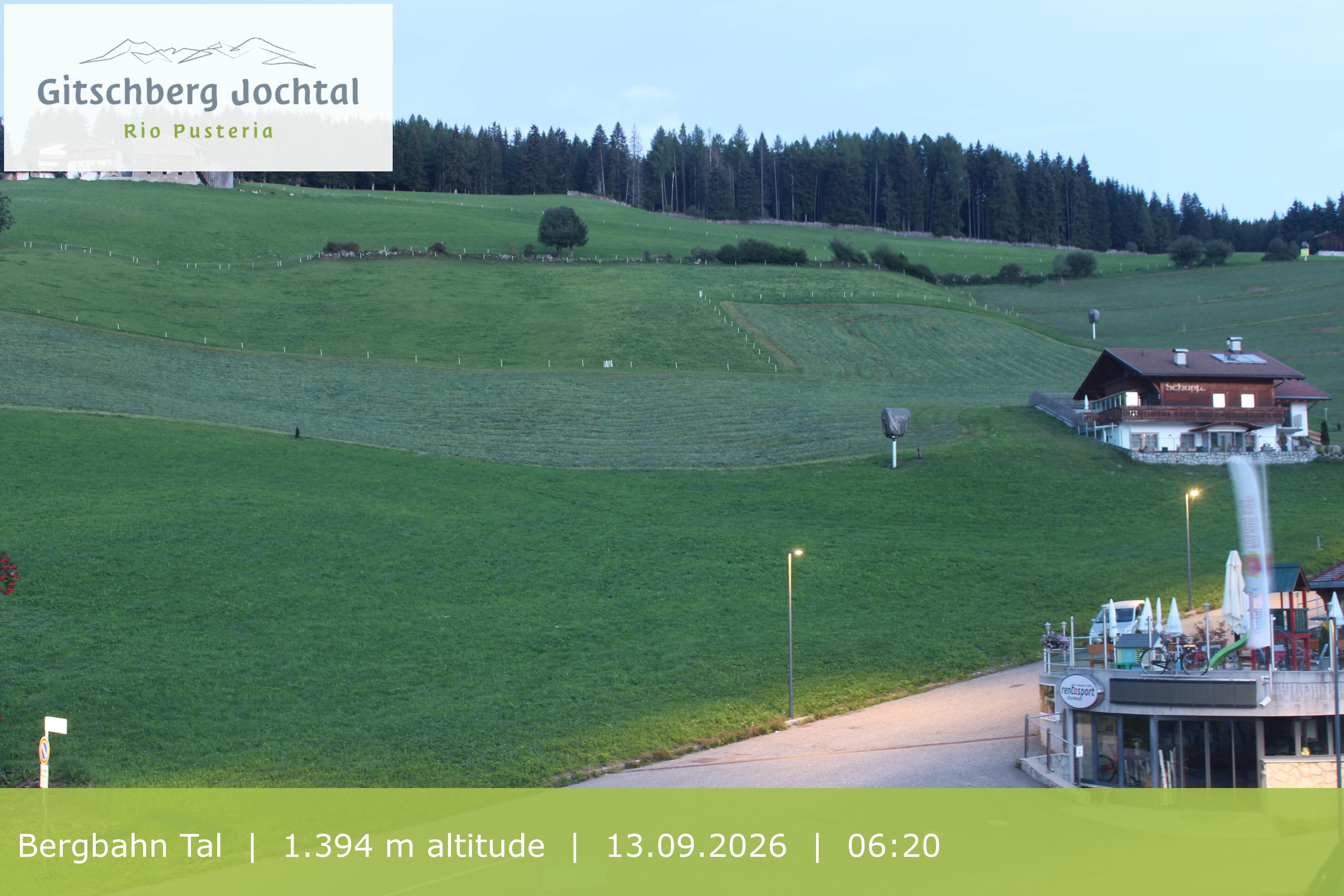 Archiv Foto Webcam Sicht auf die Talstation Meransen in Südtirol