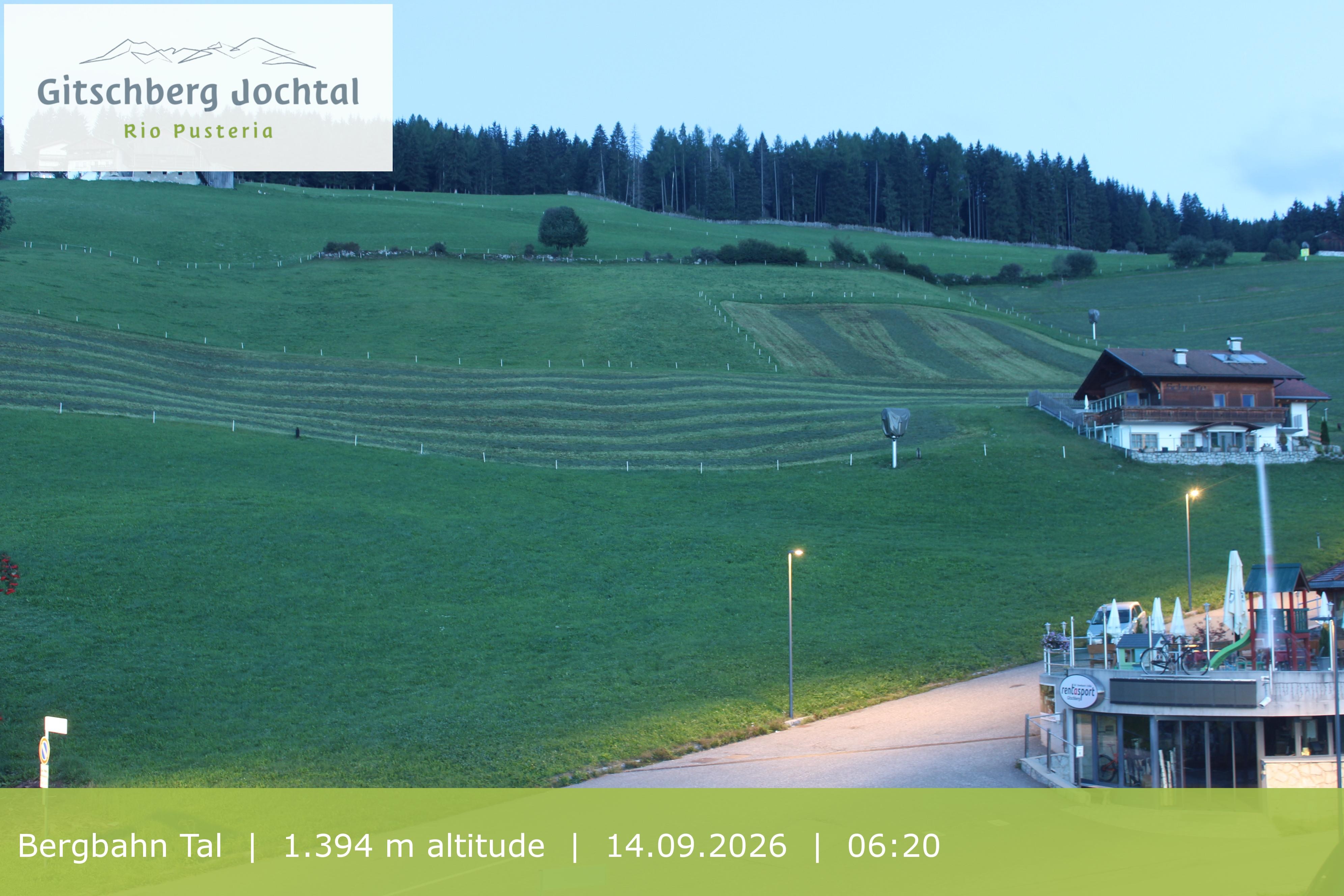 Archiv Foto Webcam Sicht auf die Talstation Meransen in Südtirol