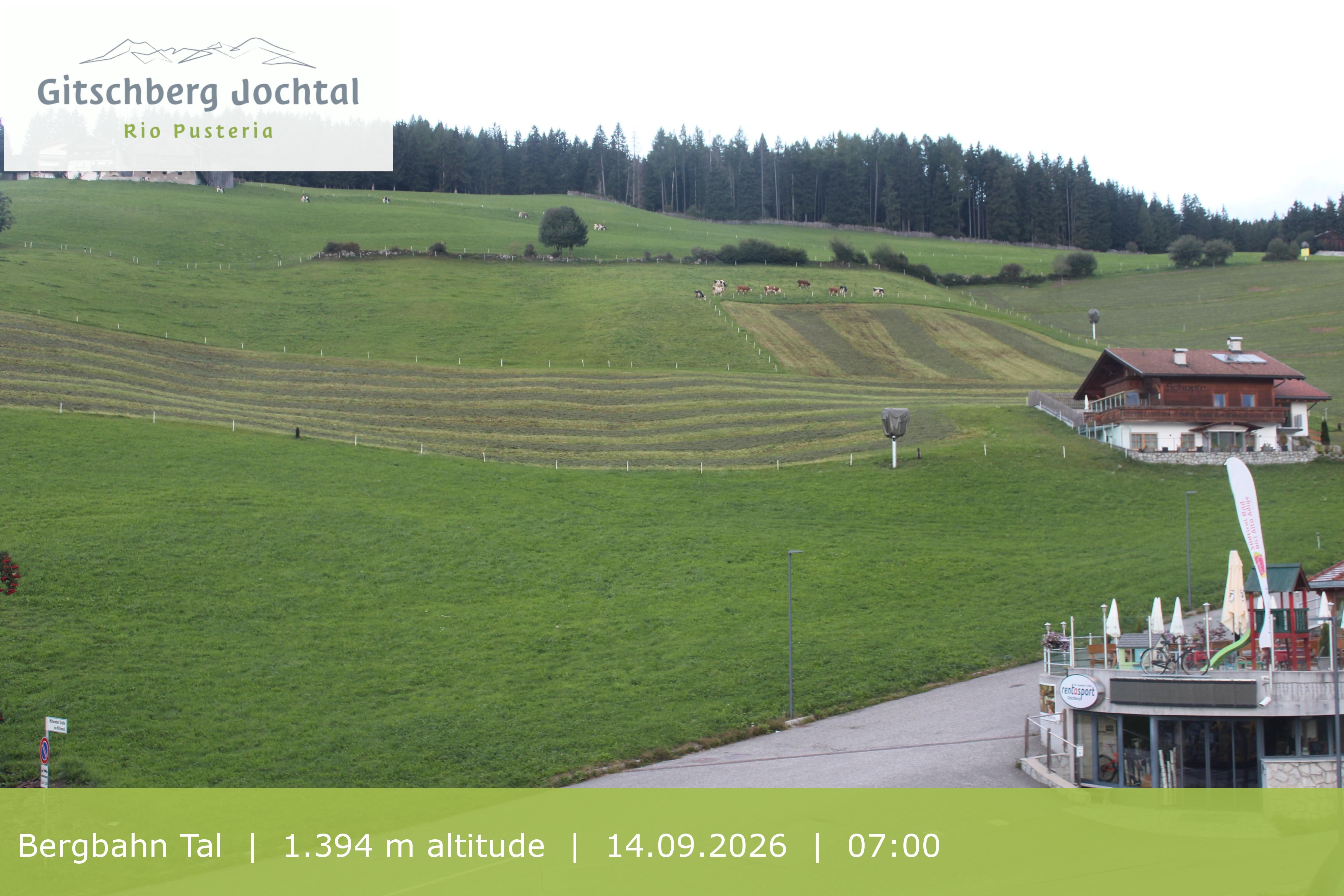 Archiv Foto Webcam Sicht auf die Talstation Meransen in Südtirol