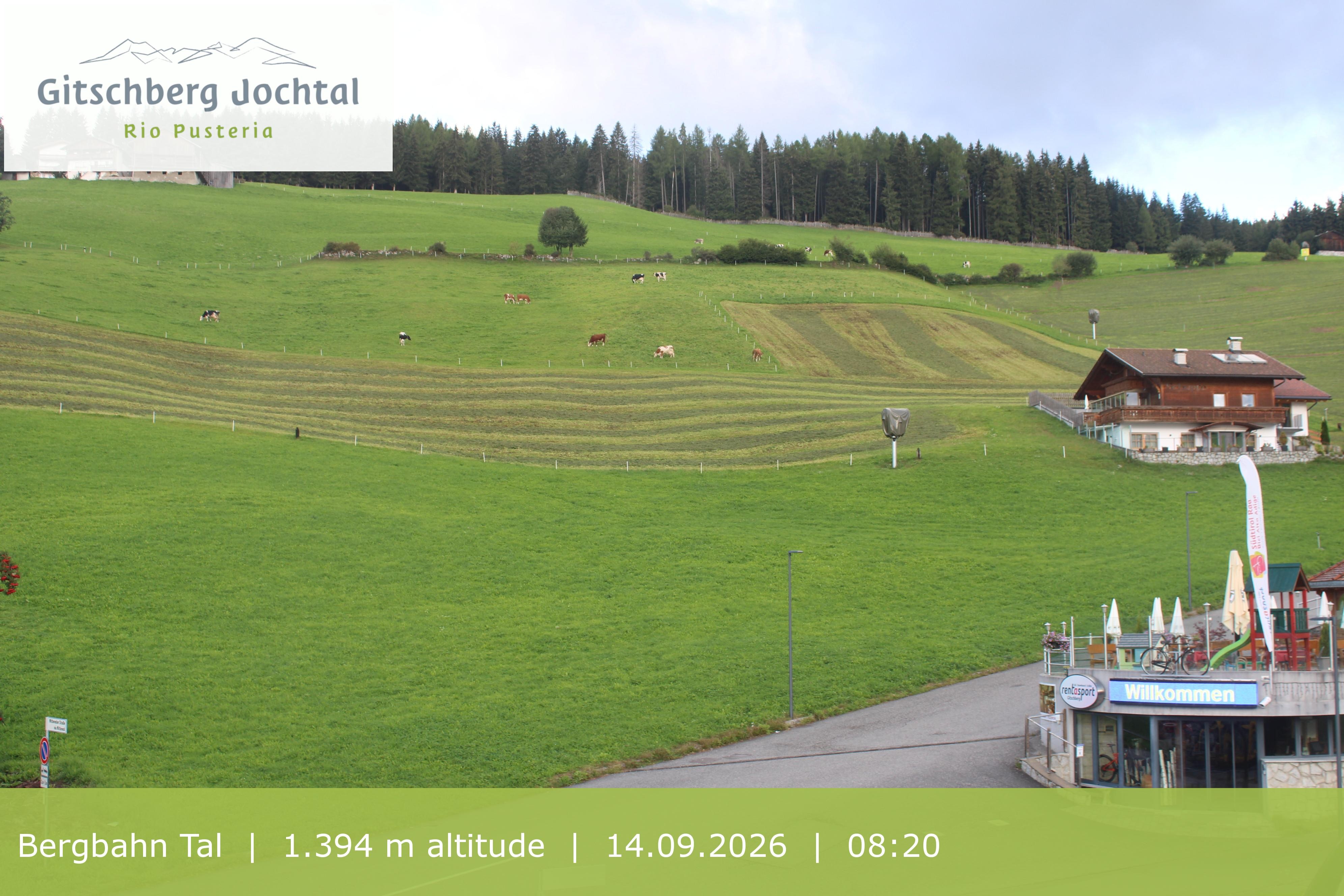 Archiv Foto Webcam Sicht auf die Talstation Meransen in Südtirol