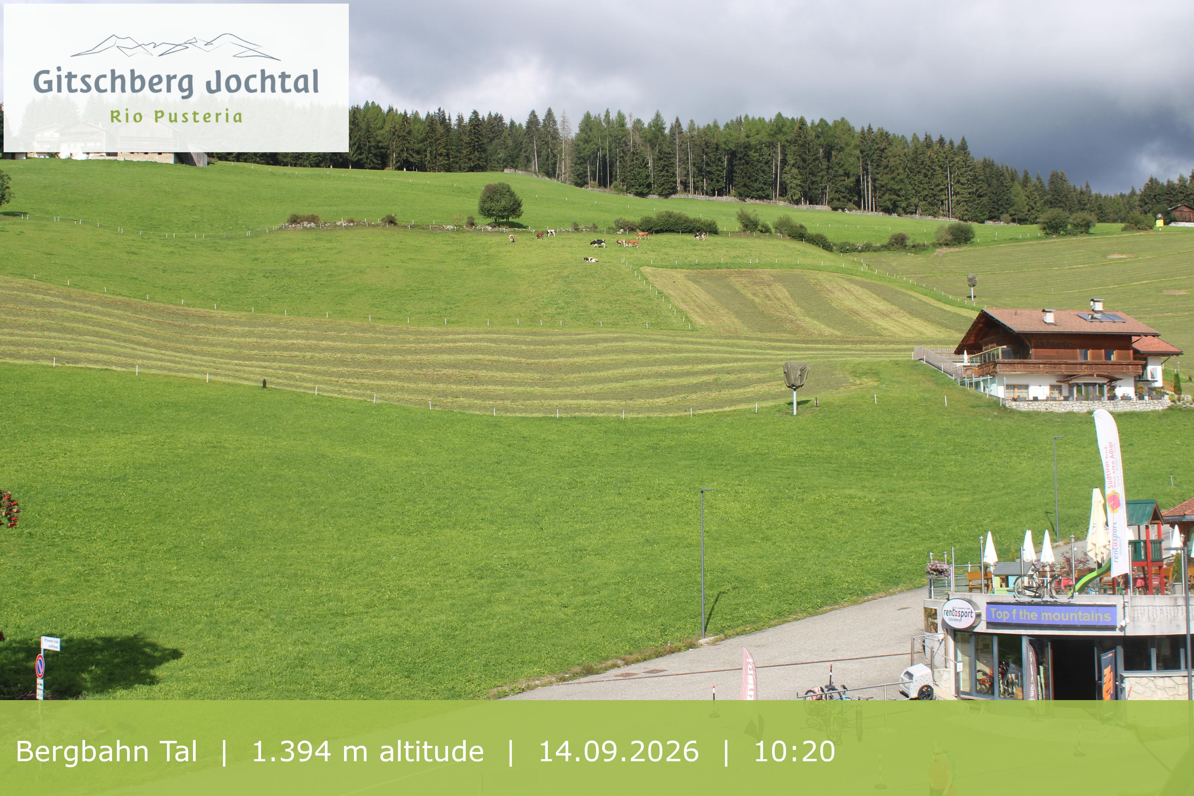 Archiv Foto Webcam Sicht auf die Talstation Meransen in Südtirol