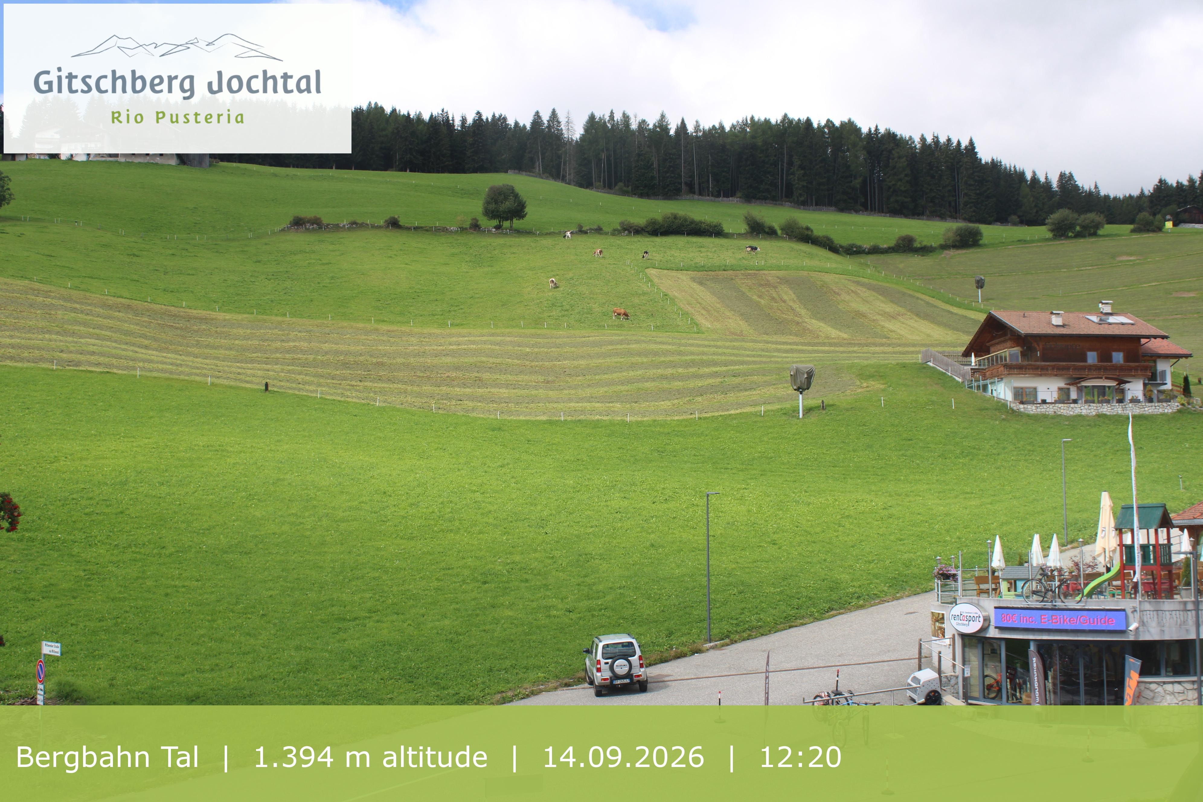 Archiv Foto Webcam Sicht auf die Talstation Meransen in Südtirol