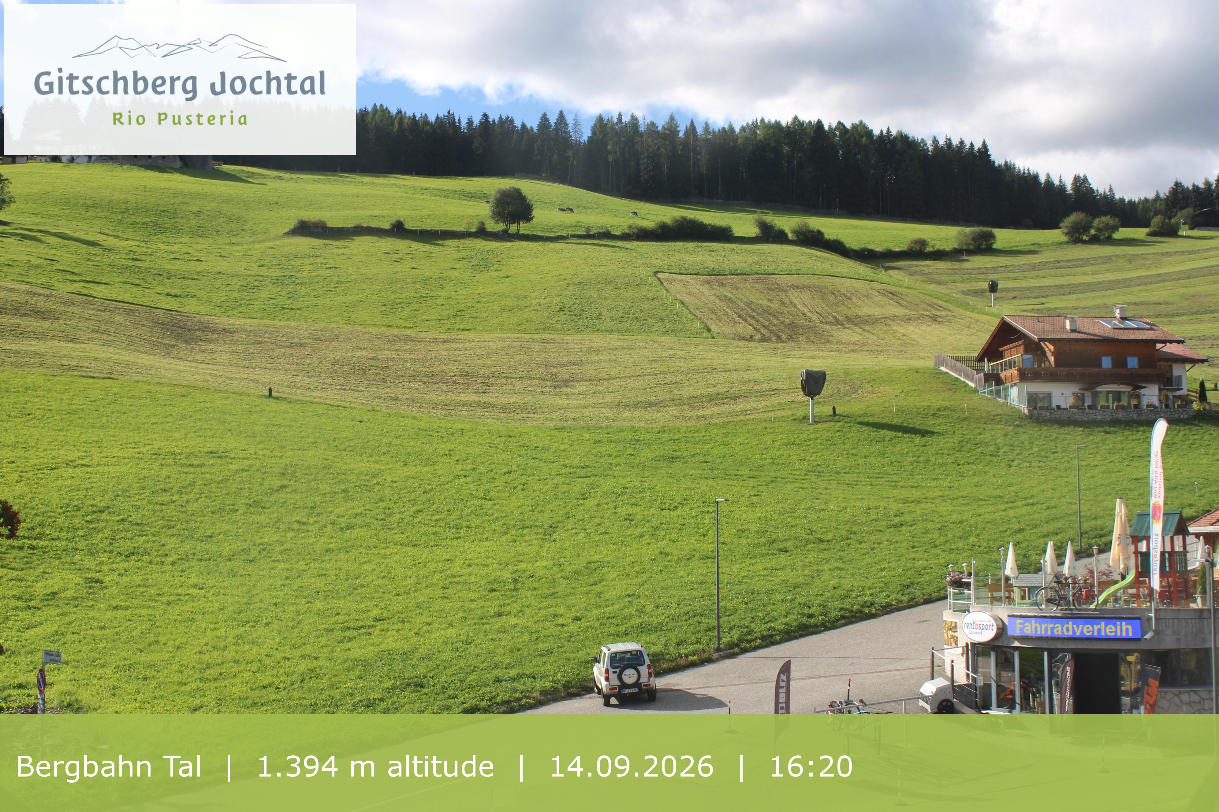 Archiv Foto Webcam Sicht auf die Talstation Meransen in Südtirol