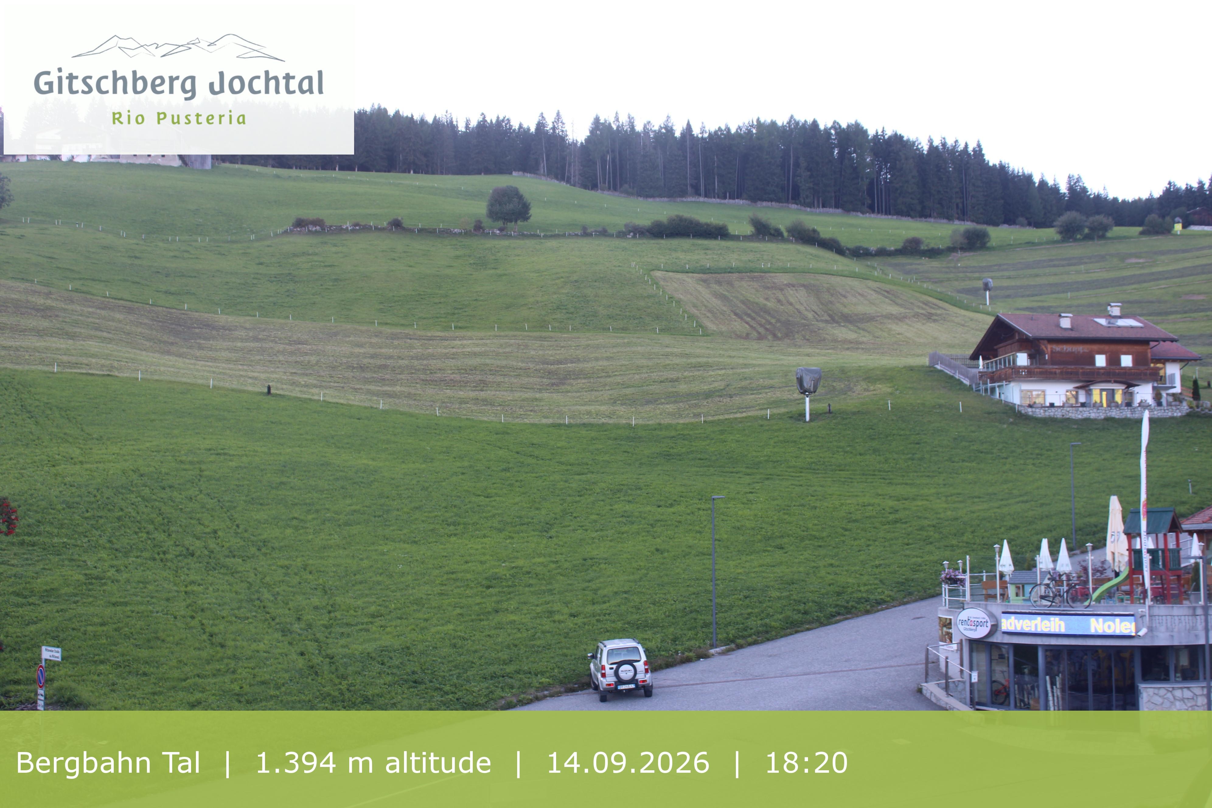Archiv Foto Webcam Sicht auf die Talstation Meransen in Südtirol