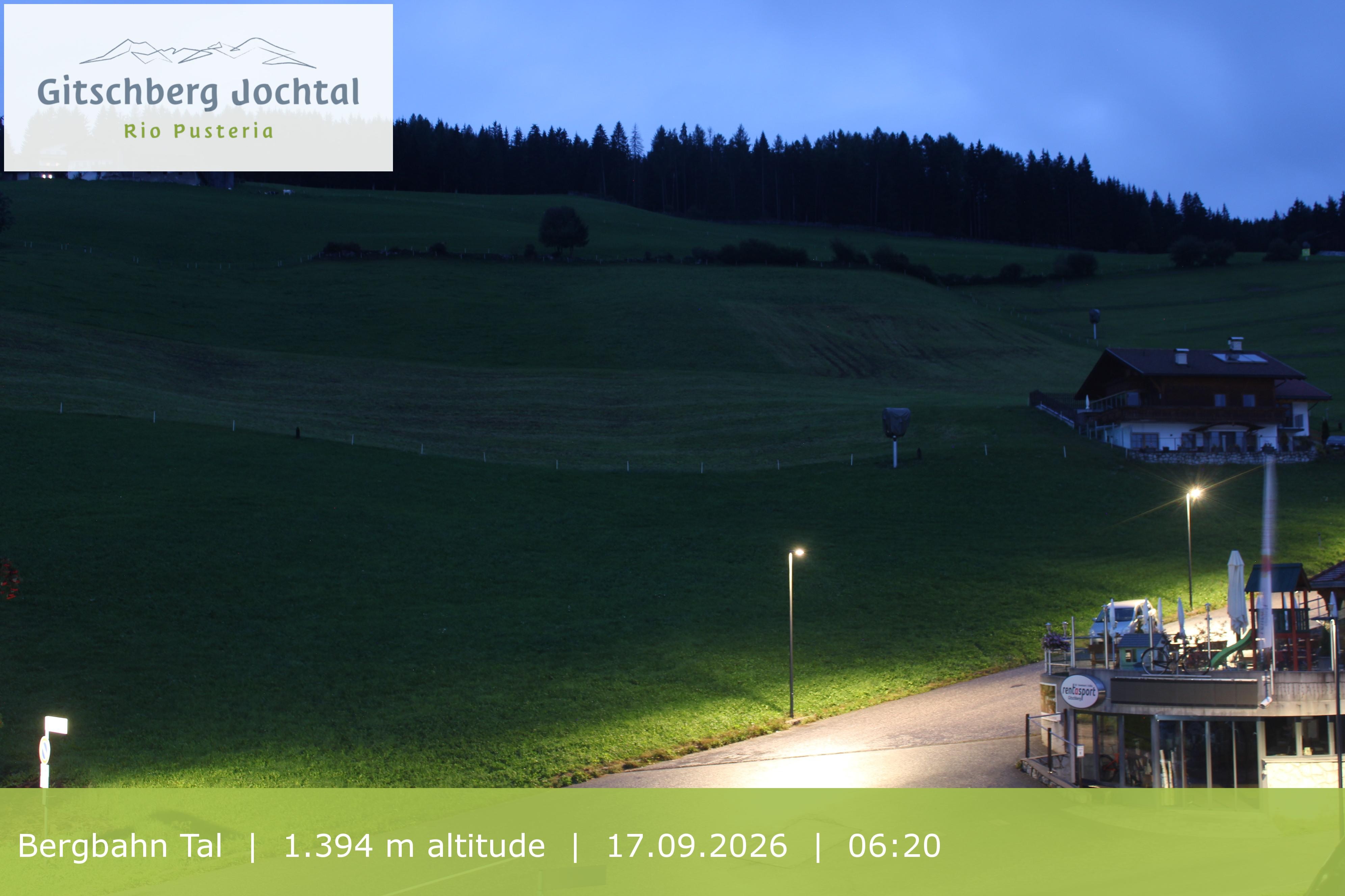 Archiv Foto Webcam Sicht auf die Talstation Meransen in Südtirol