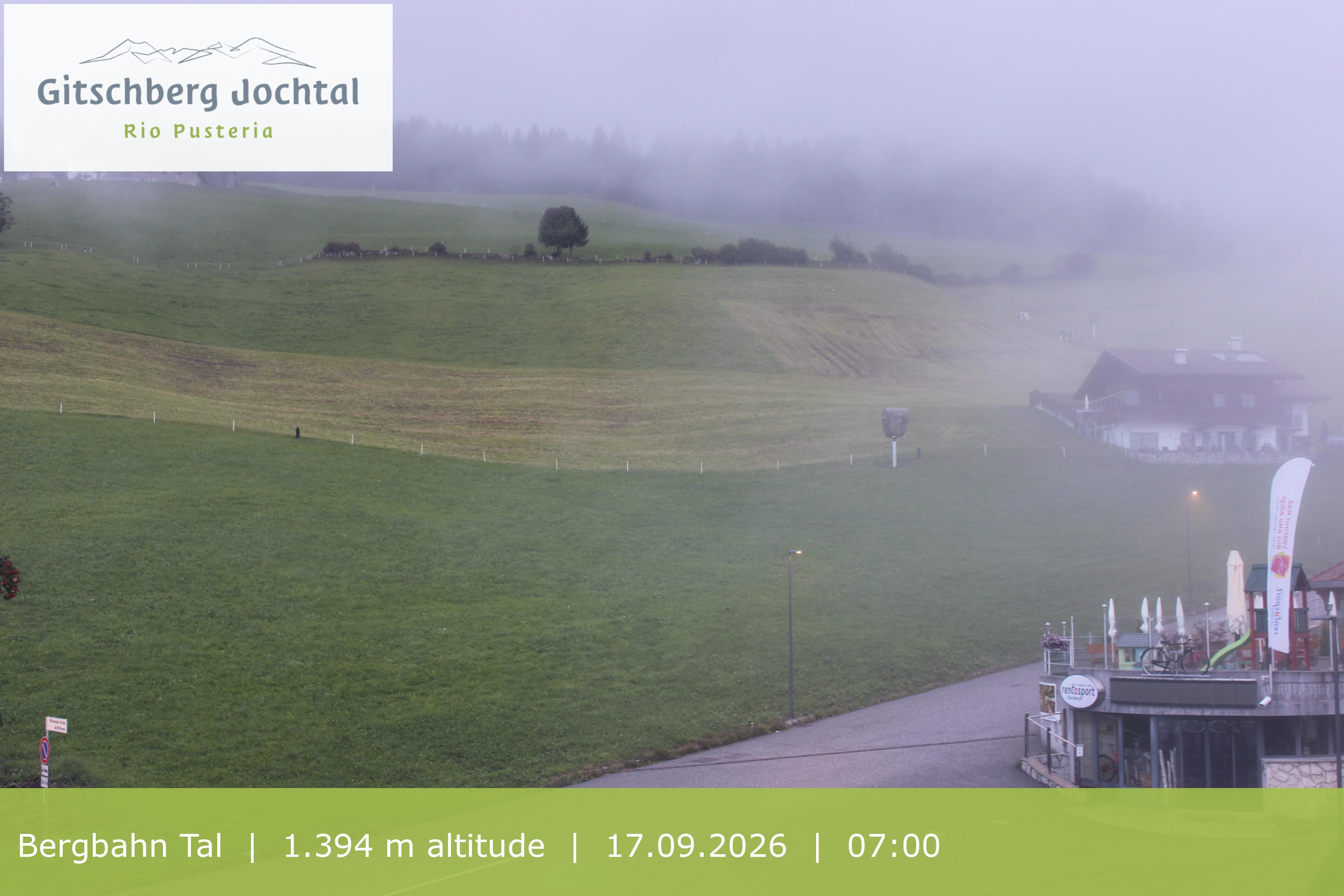 Archiv Foto Webcam Sicht auf die Talstation Meransen in Südtirol