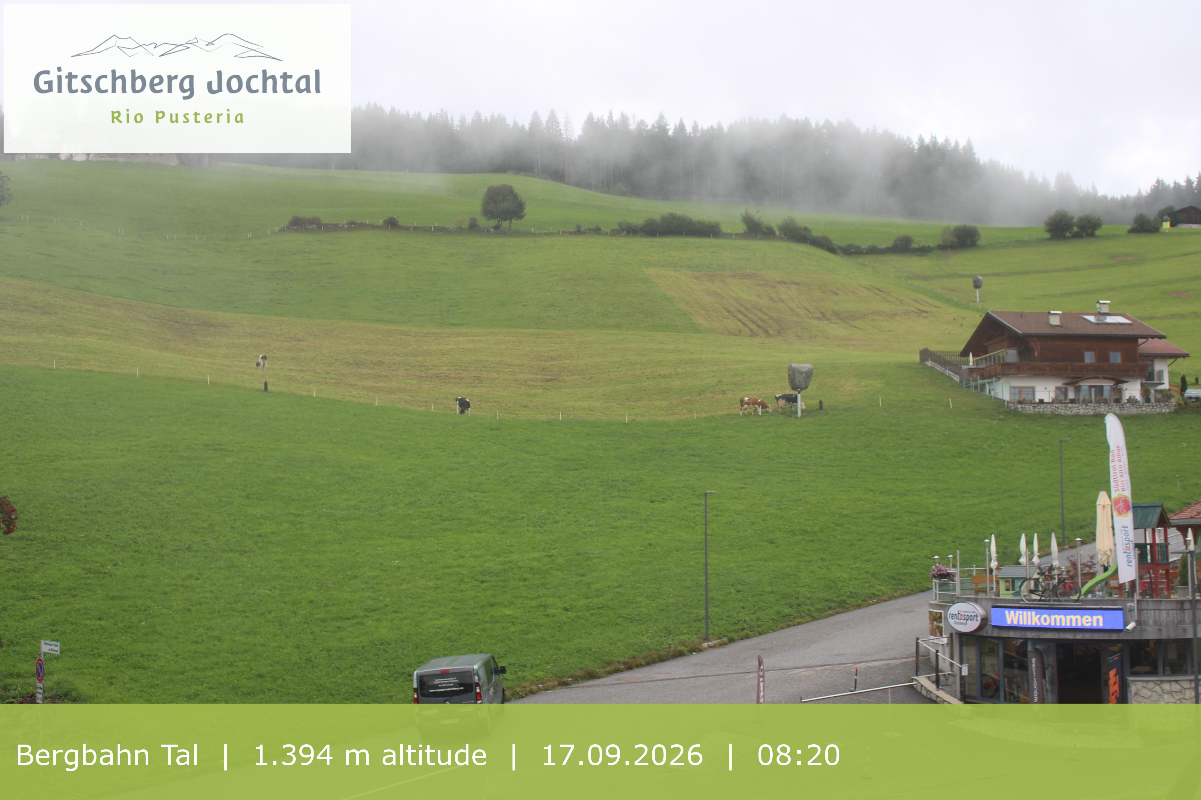 Archiv Foto Webcam Sicht auf die Talstation Meransen in Südtirol