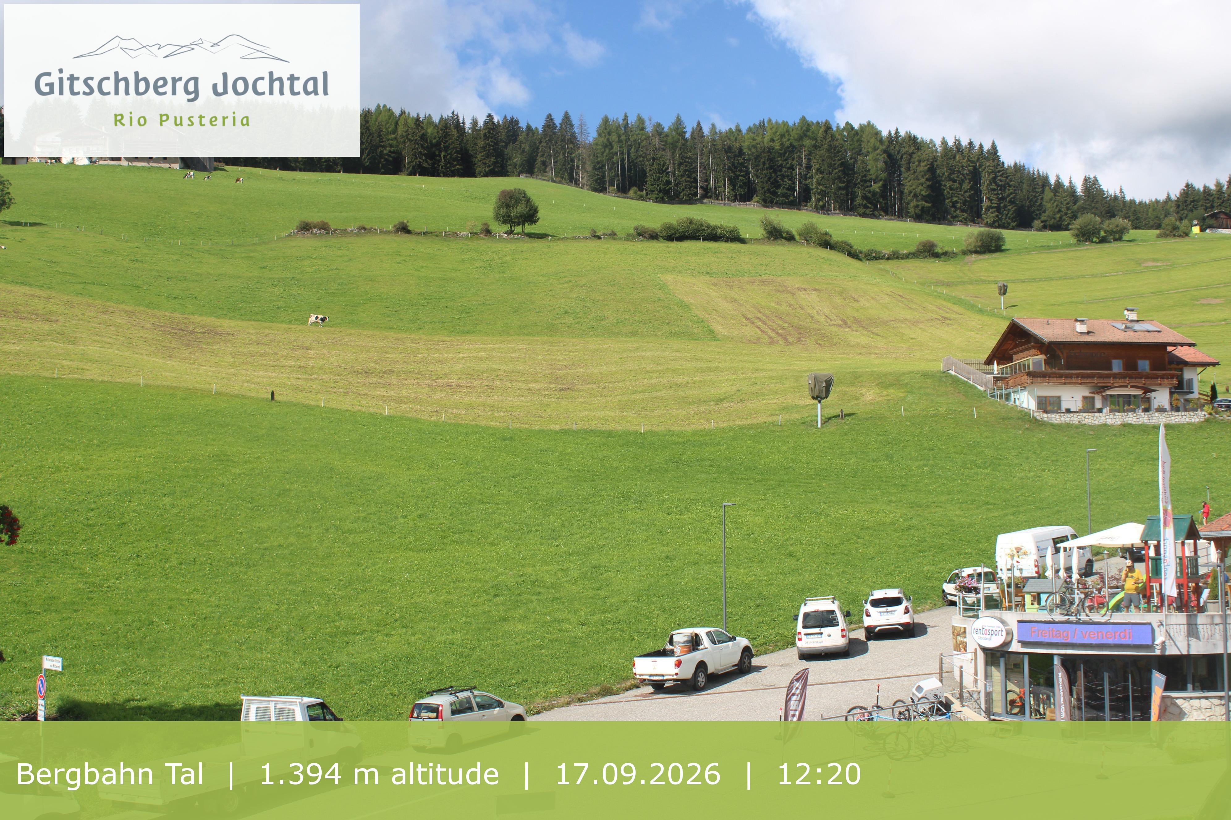 Archiv Foto Webcam Sicht auf die Talstation Meransen in Südtirol