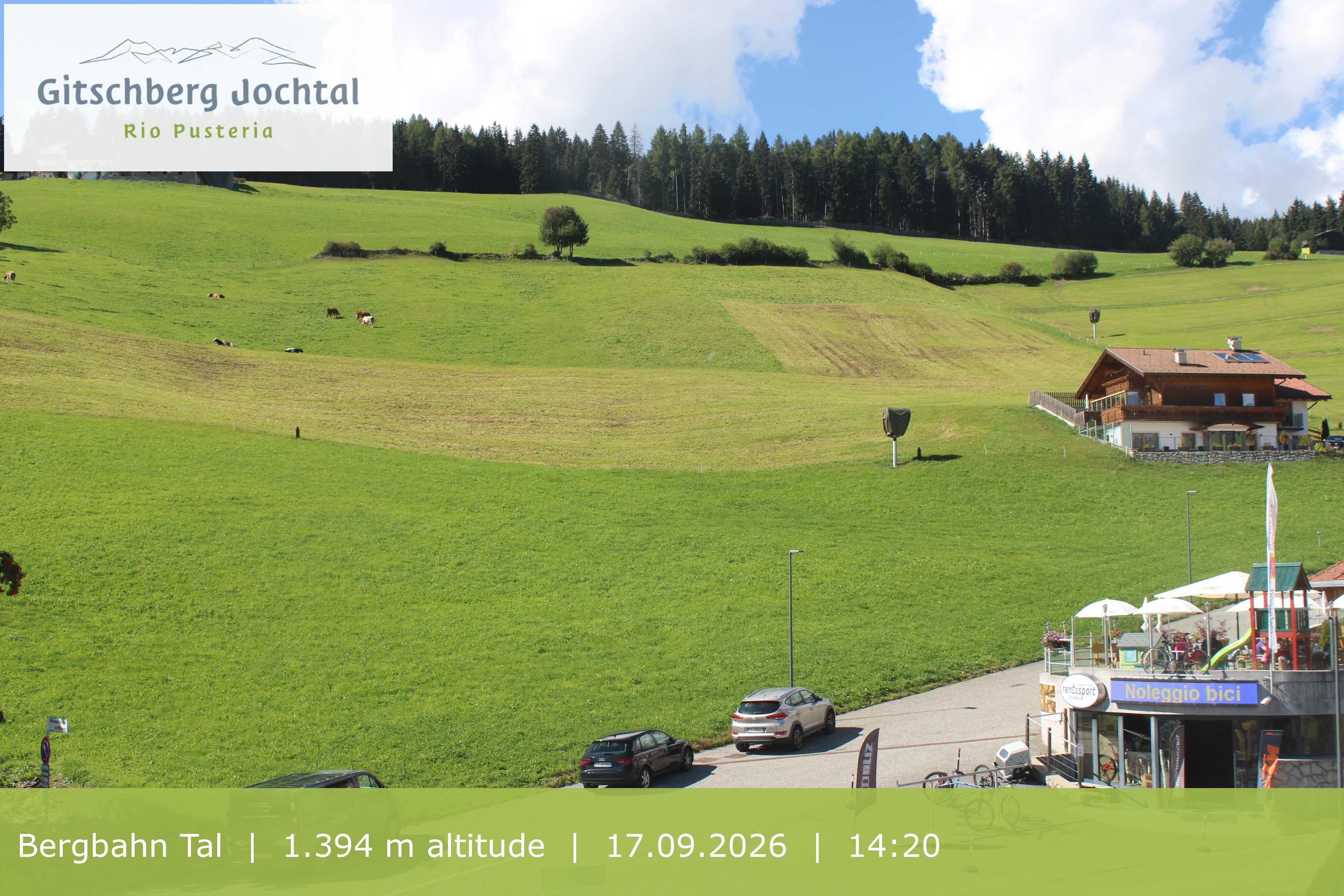 Archiv Foto Webcam Sicht auf die Talstation Meransen in Südtirol