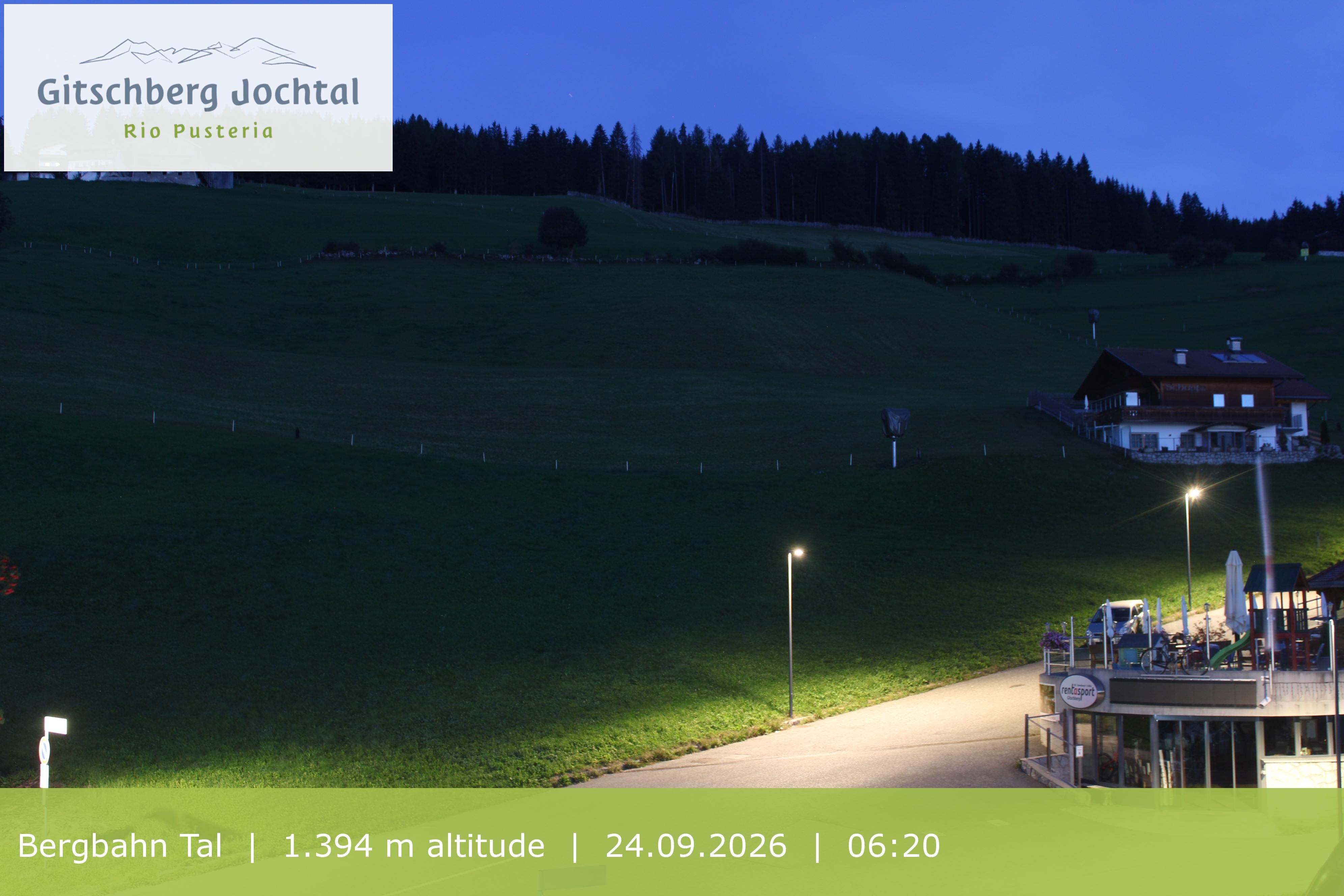 Archiv Foto Webcam Sicht auf die Talstation Meransen in Südtirol